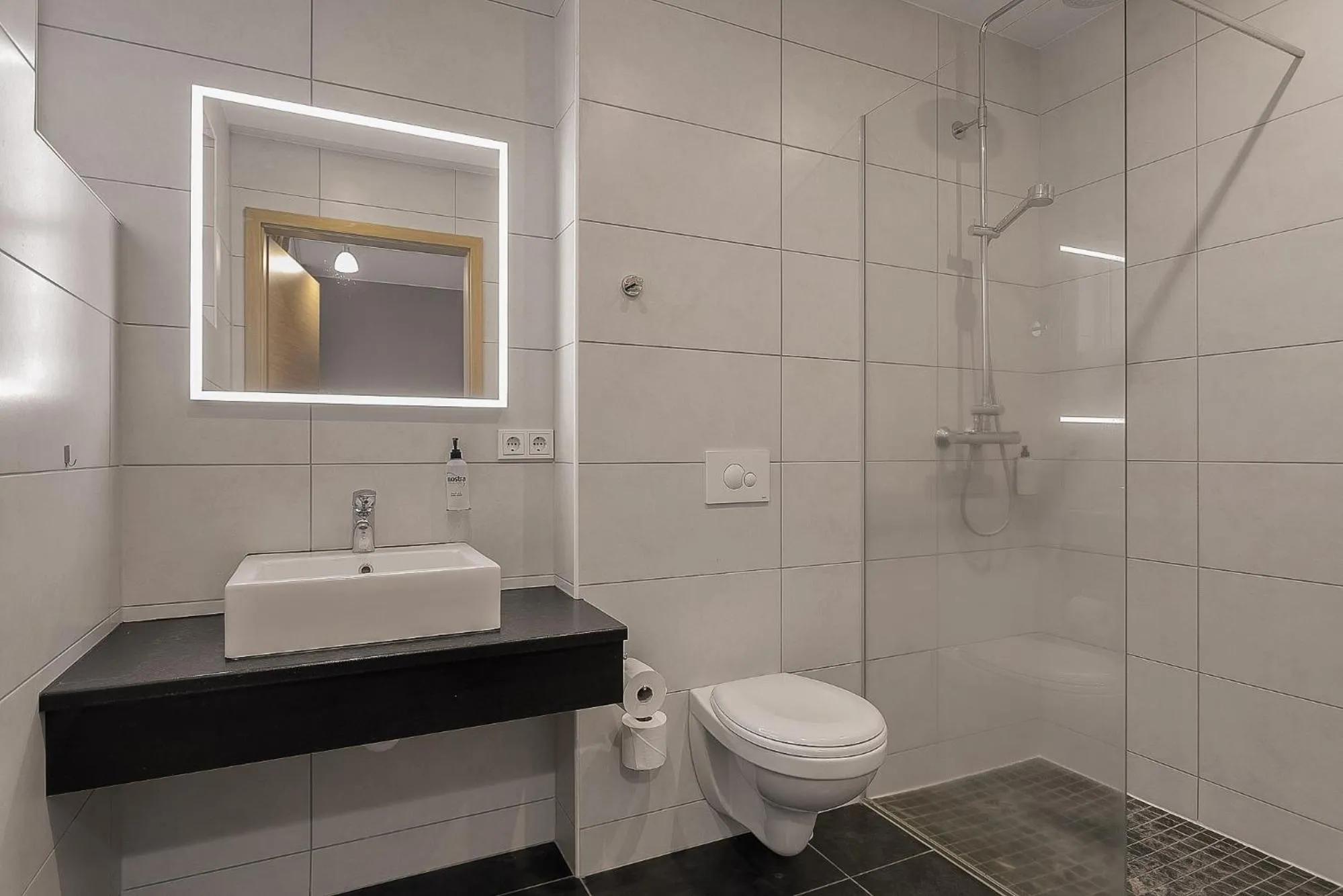 Shower in Hotel Muli