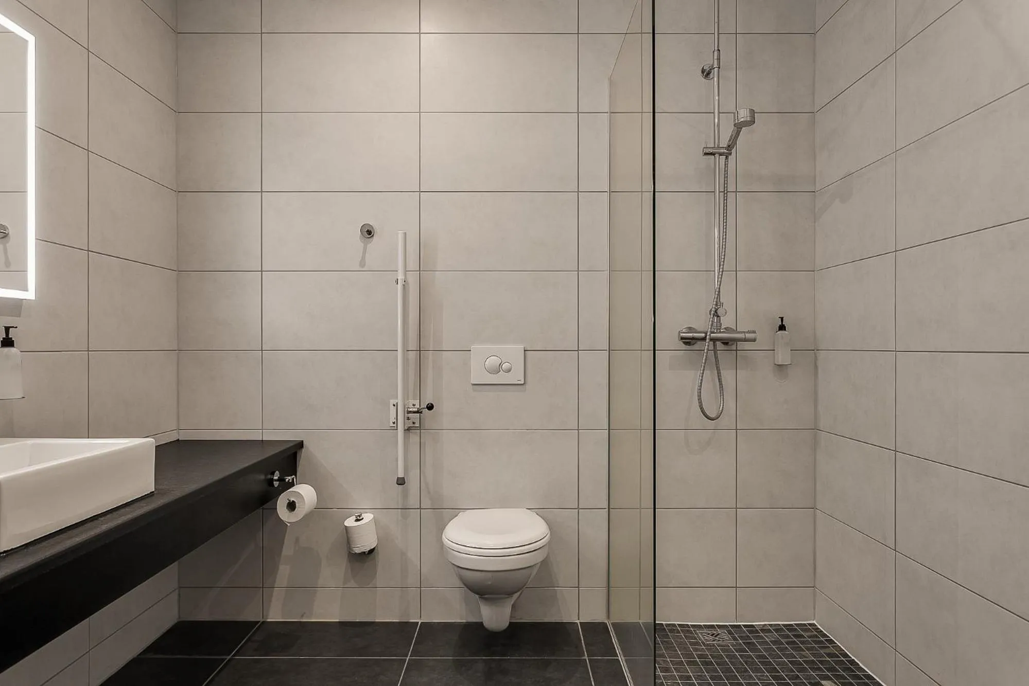 Shower in Hotel Muli