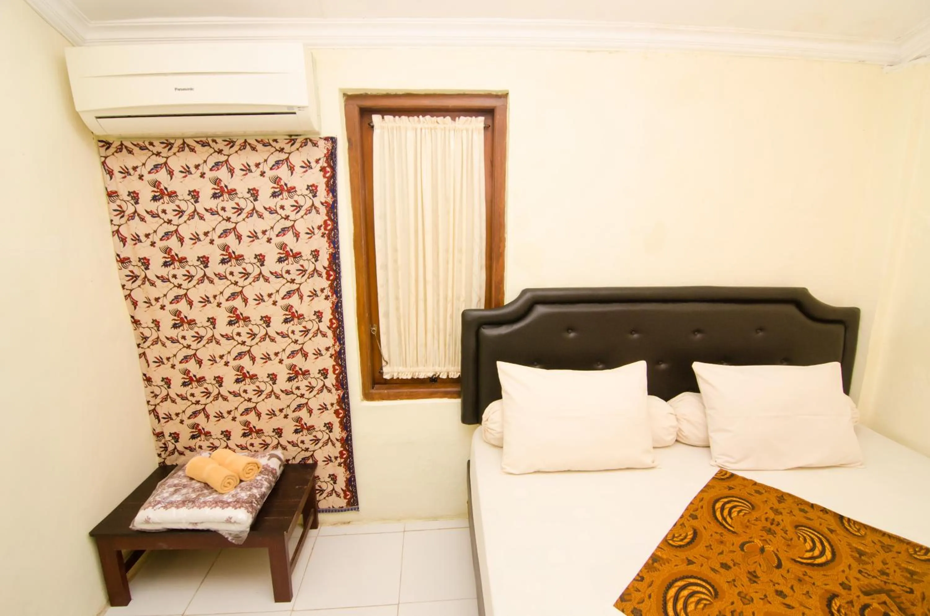 Photo of the whole room, Bed in Pendopo Andari Homestay