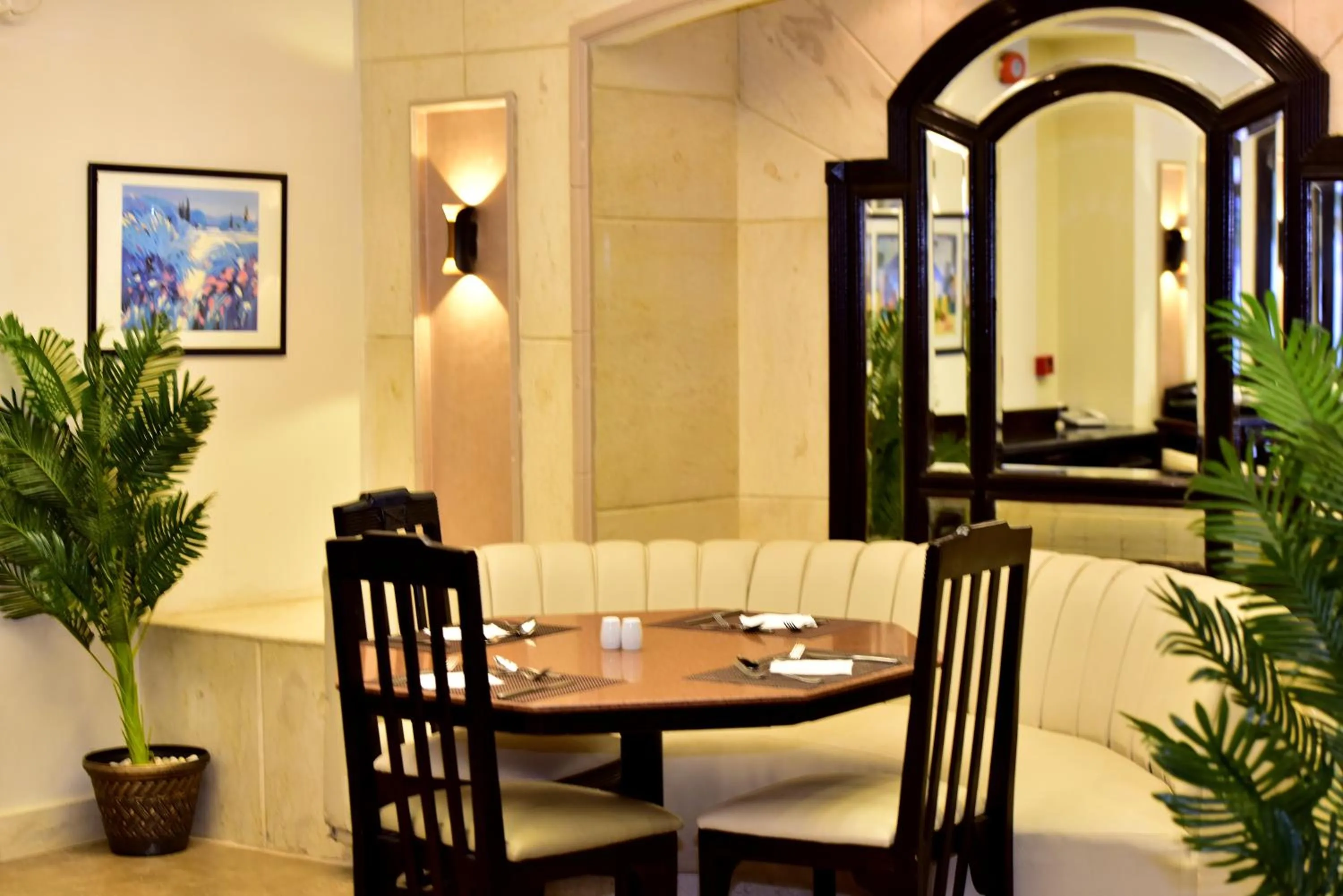 Restaurant/places to eat in Dive Inn Resort