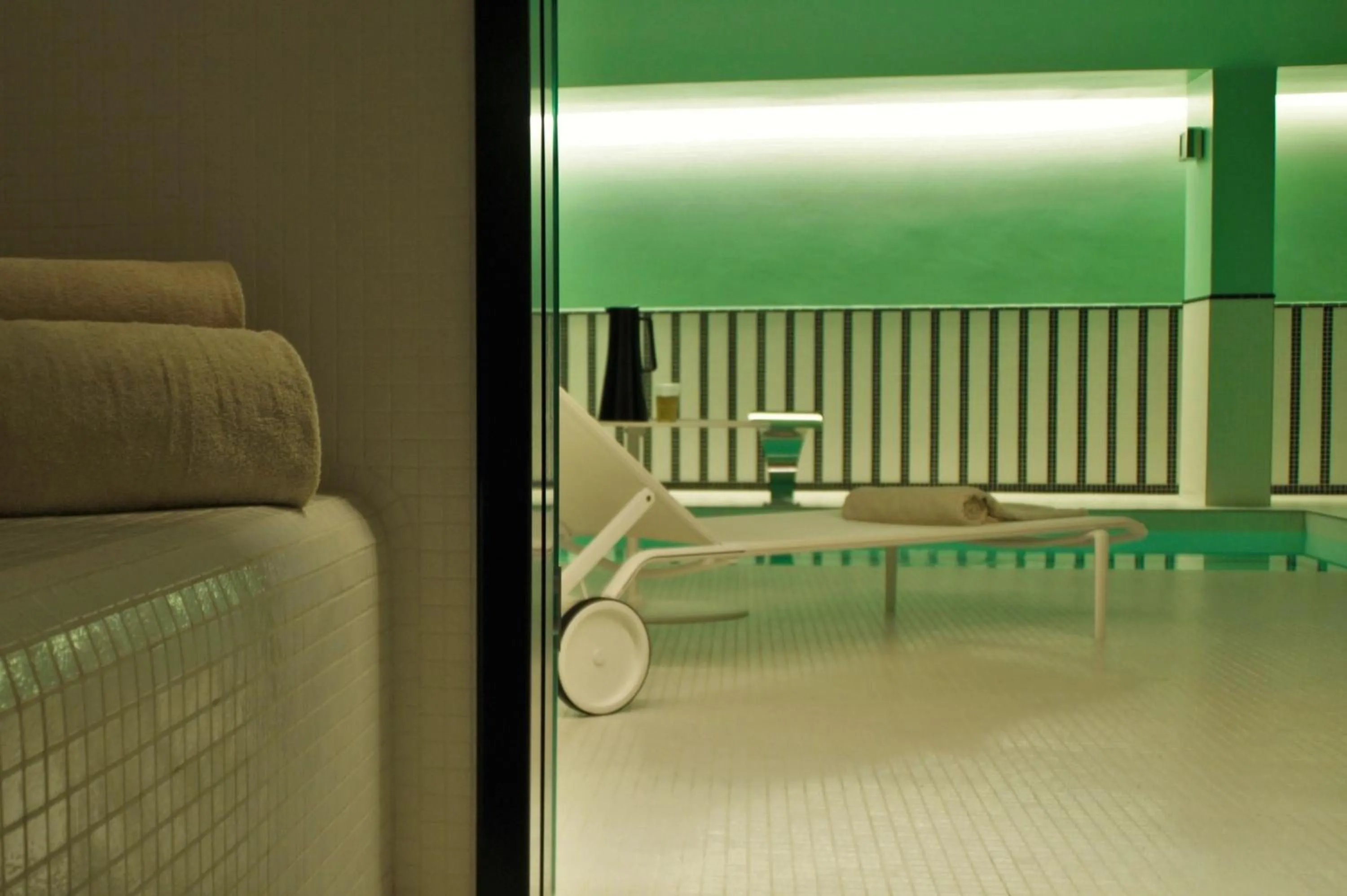 Hot Tub in Hôtel Saint-Marc