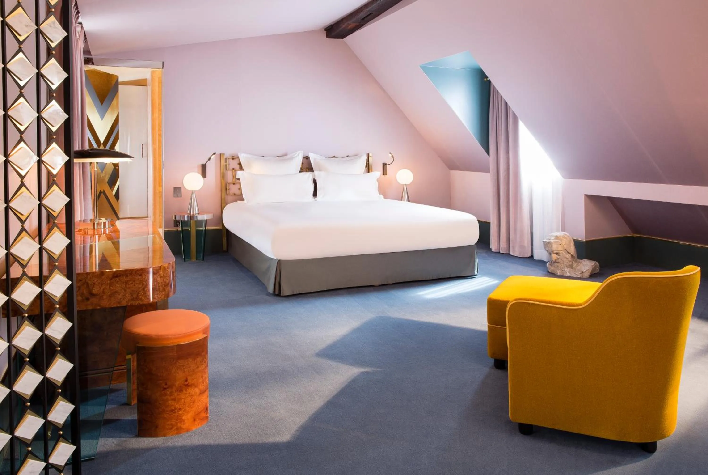 Bed in Hôtel Saint-Marc