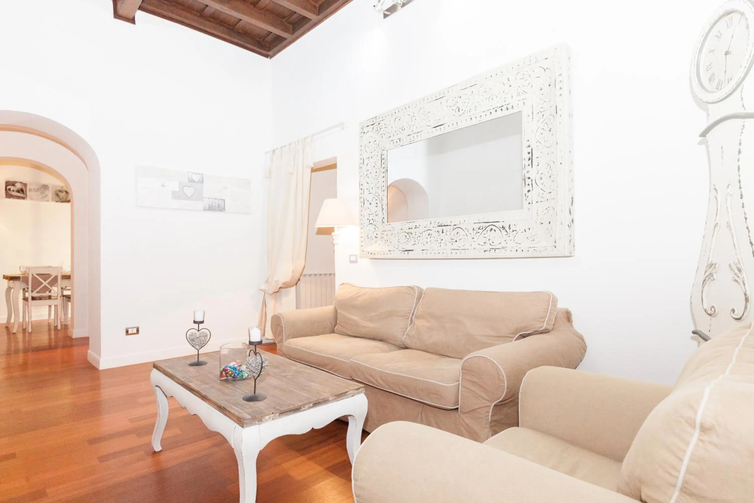 Communal lounge/ TV room in La Maison de la vie