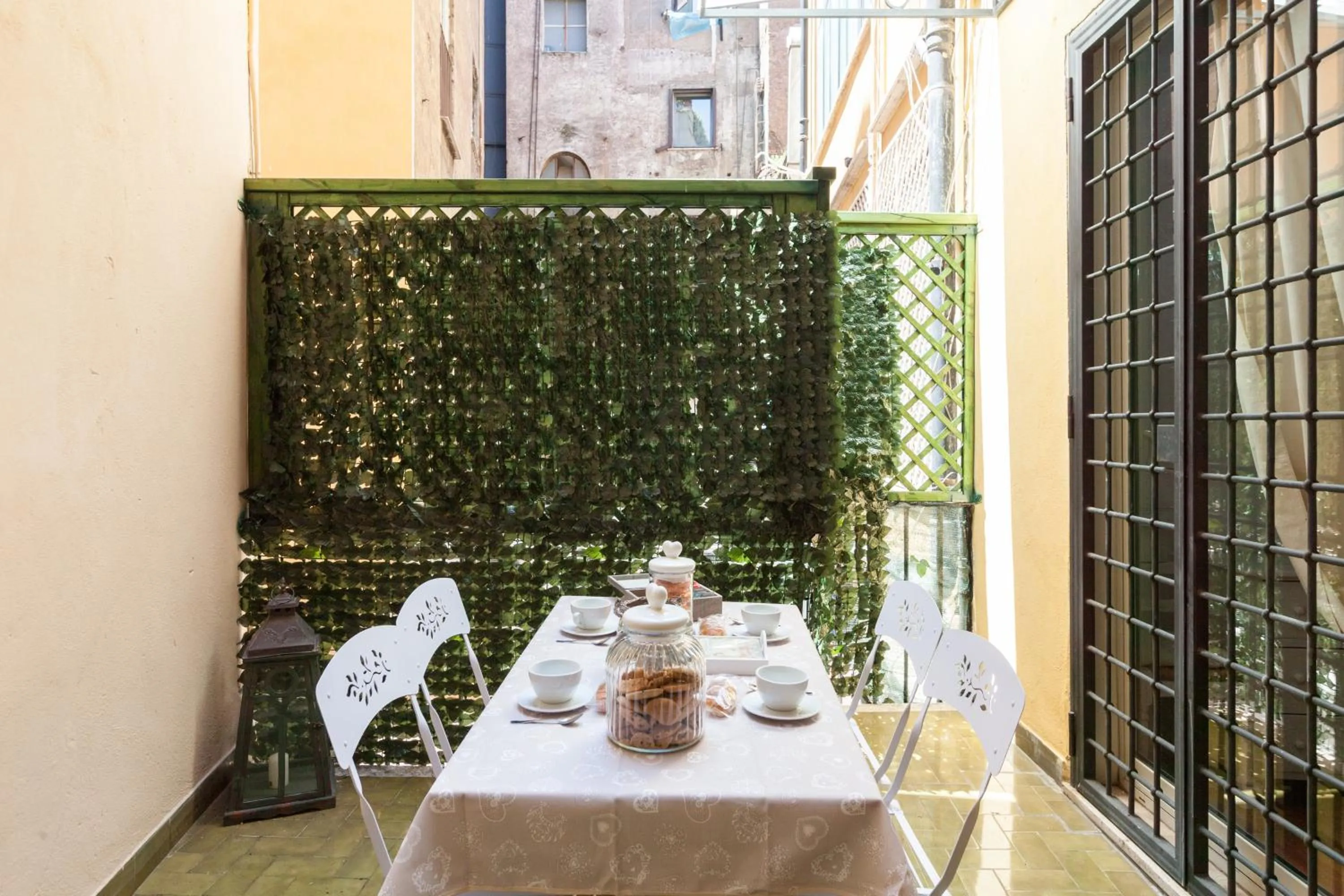 Restaurant/places to eat in La Maison de la vie