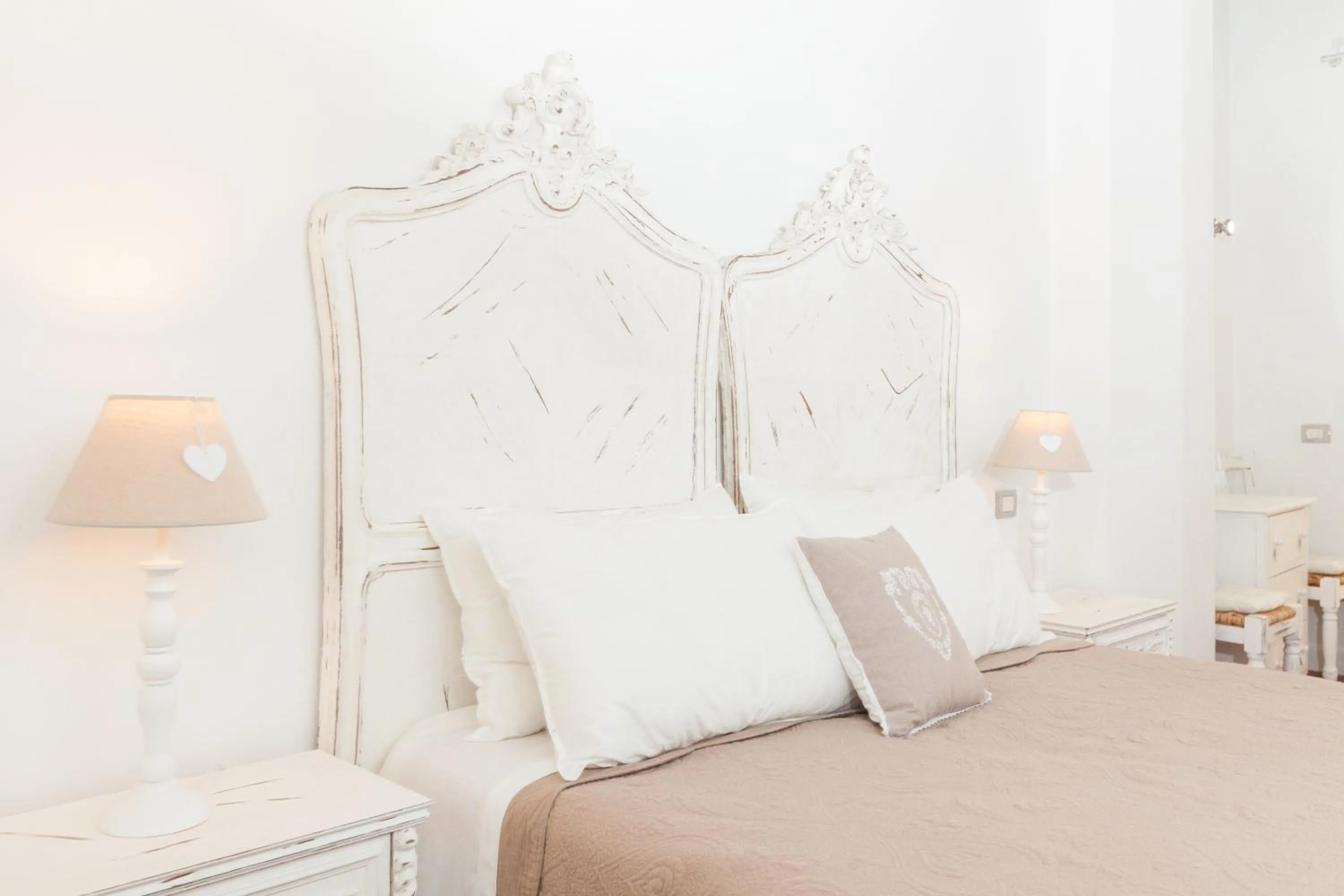 Decorative detail, Bed in La Maison de la vie