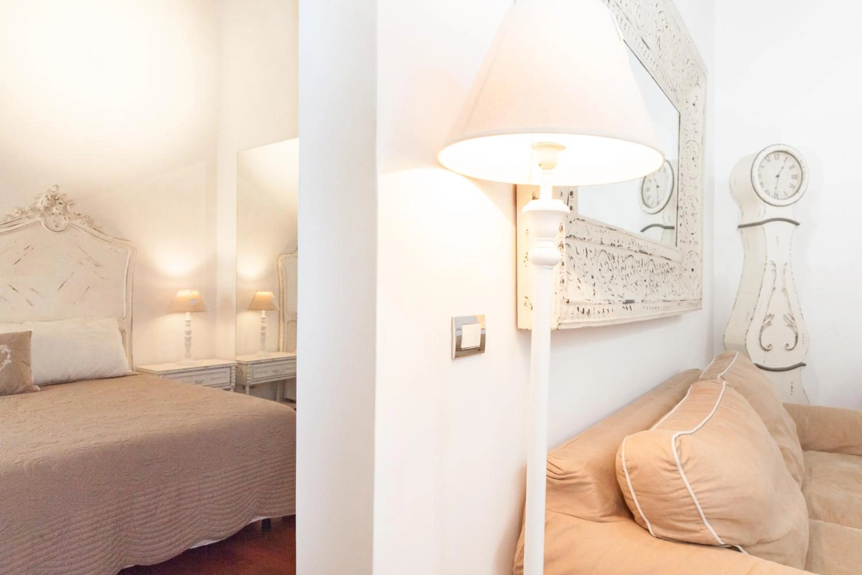 Decorative detail, Bed in La Maison de la vie