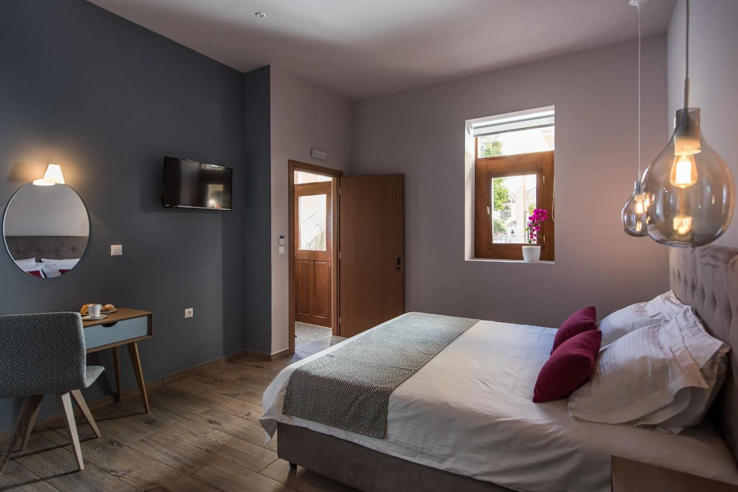 Photo of the whole room, Bed in Bluebell Luxury Suites