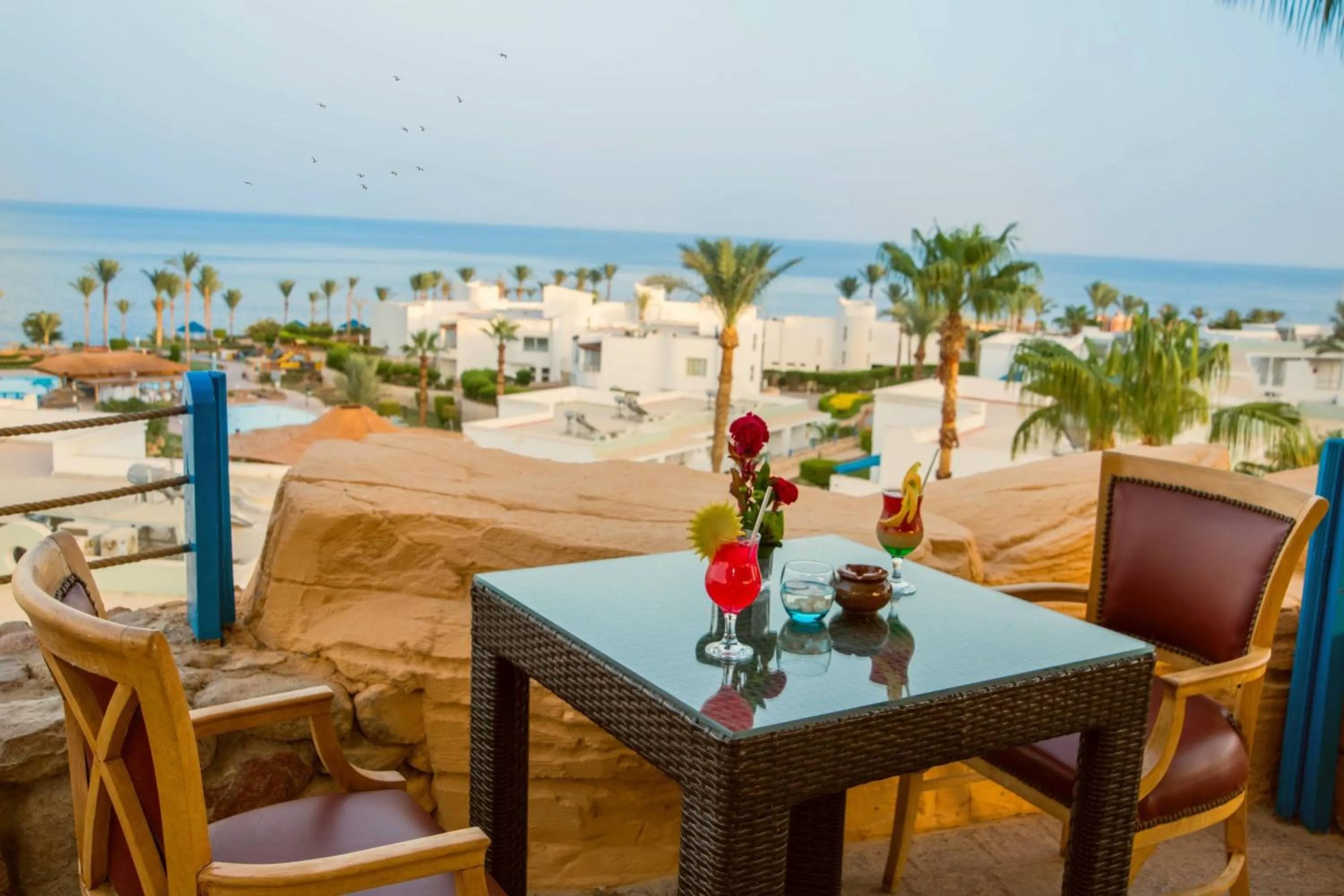 Lounge or bar in Renaissance Sharm El Sheikh Golden View Beach Resort