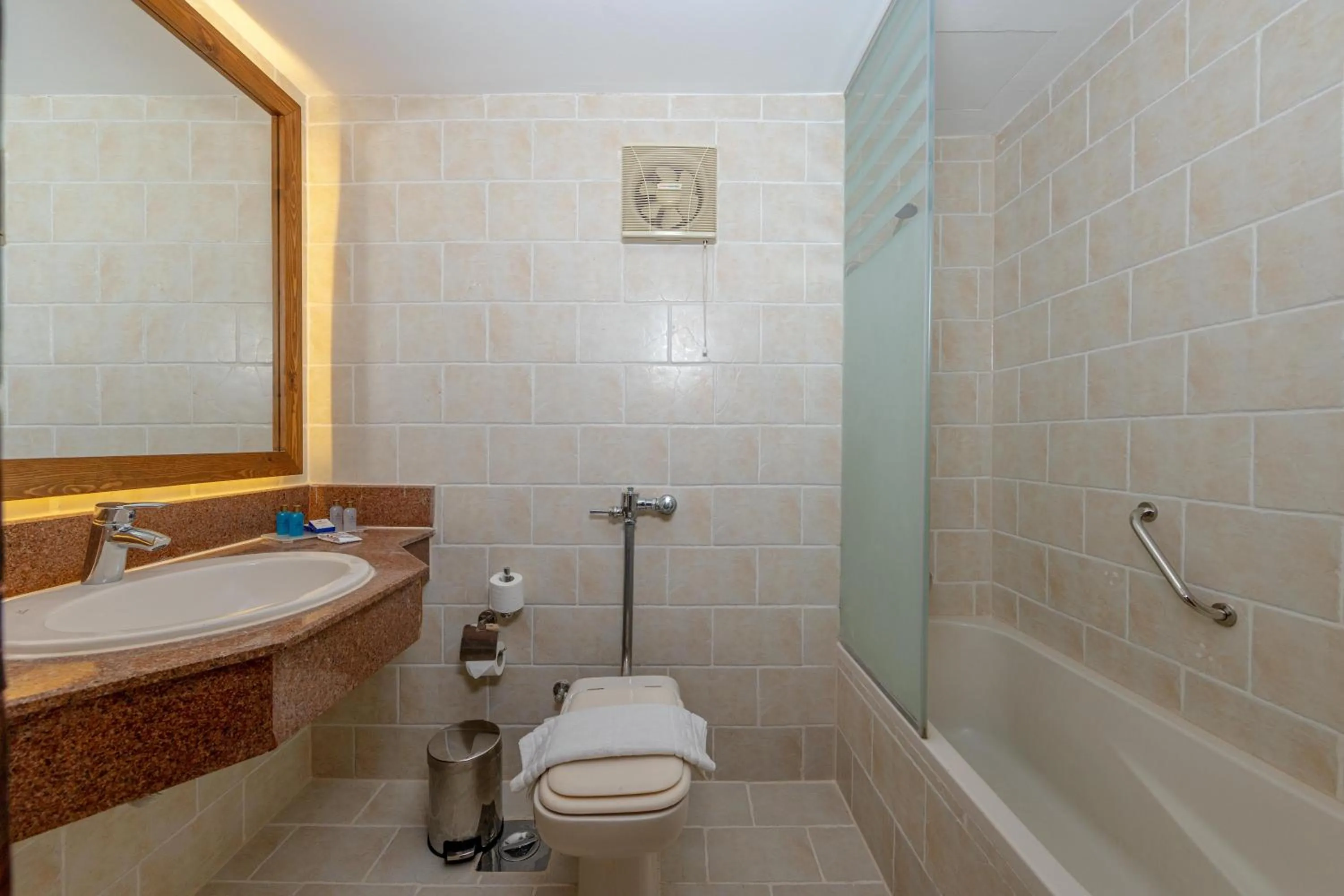 Shower in Sunny Days El Palacio Resort & Spa