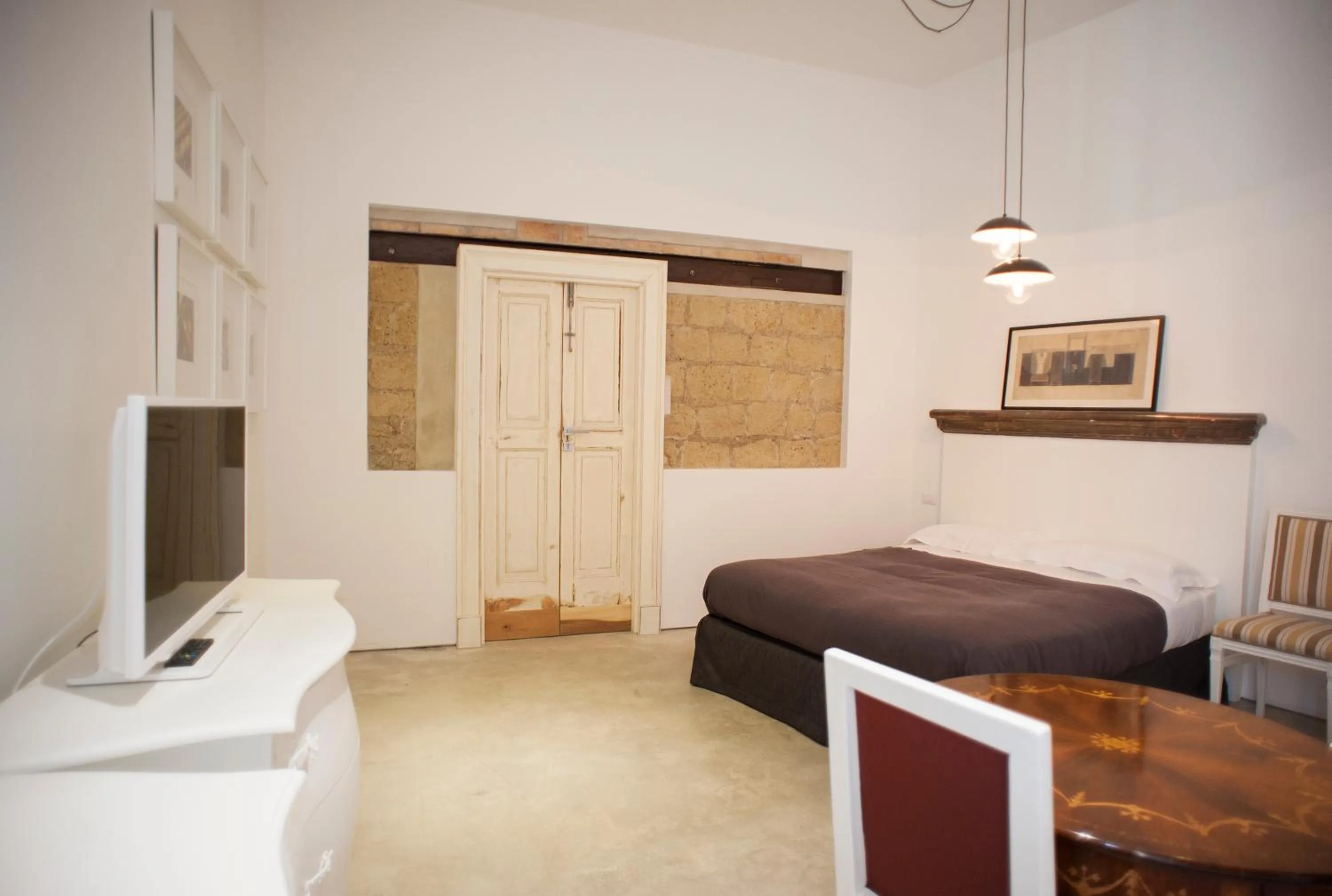 Photo of the whole room in Belledonne Suite & Gallery