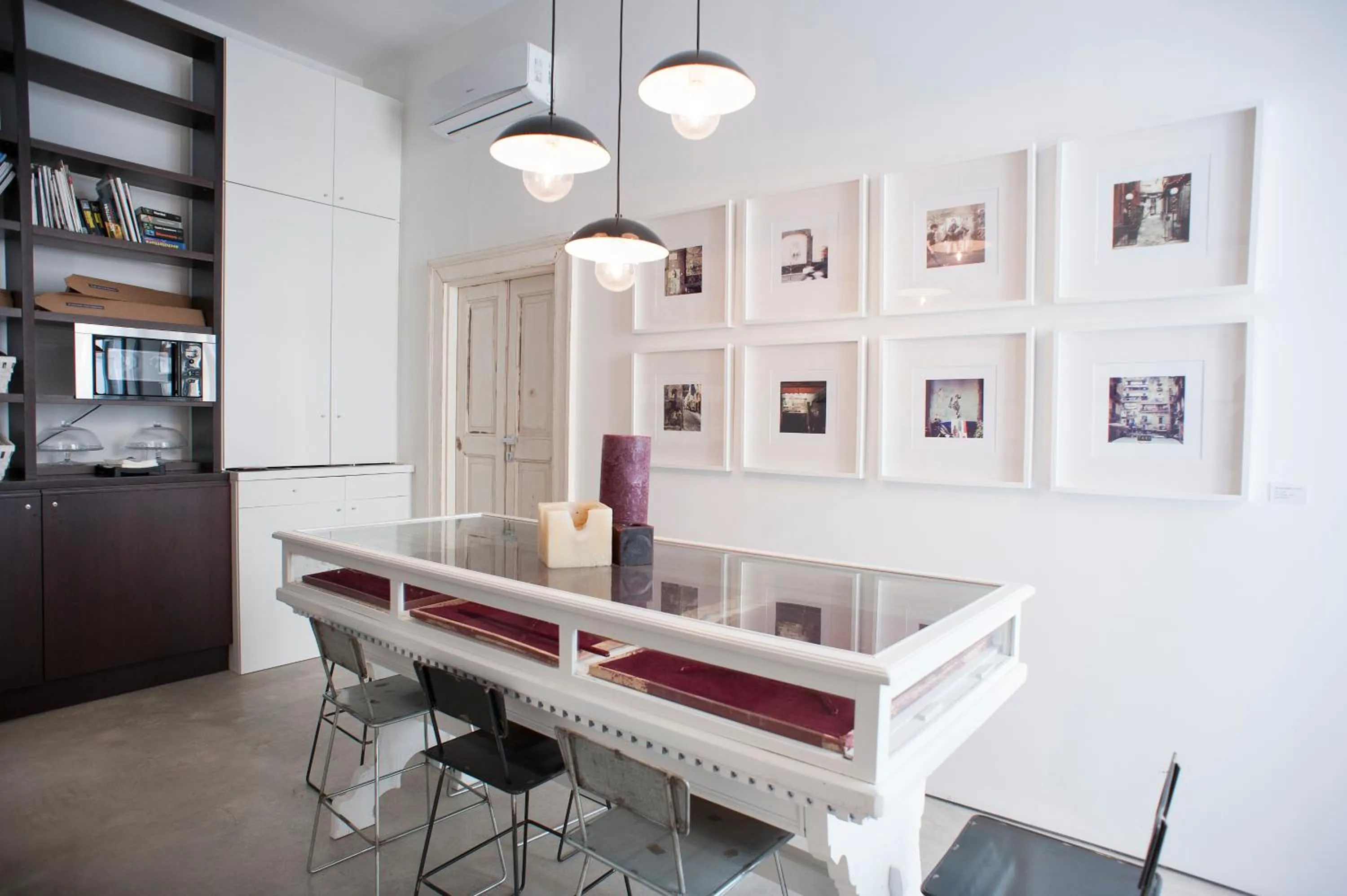 Restaurant/places to eat in Belledonne Suite & Gallery