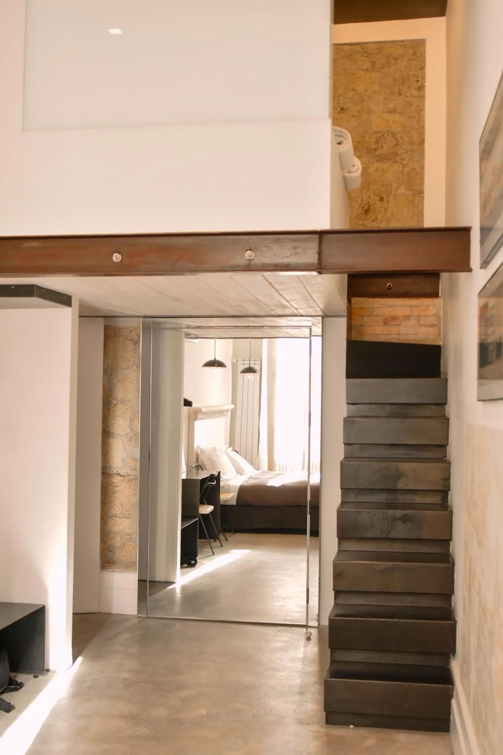 Photo of the whole room in Belledonne Suite & Gallery