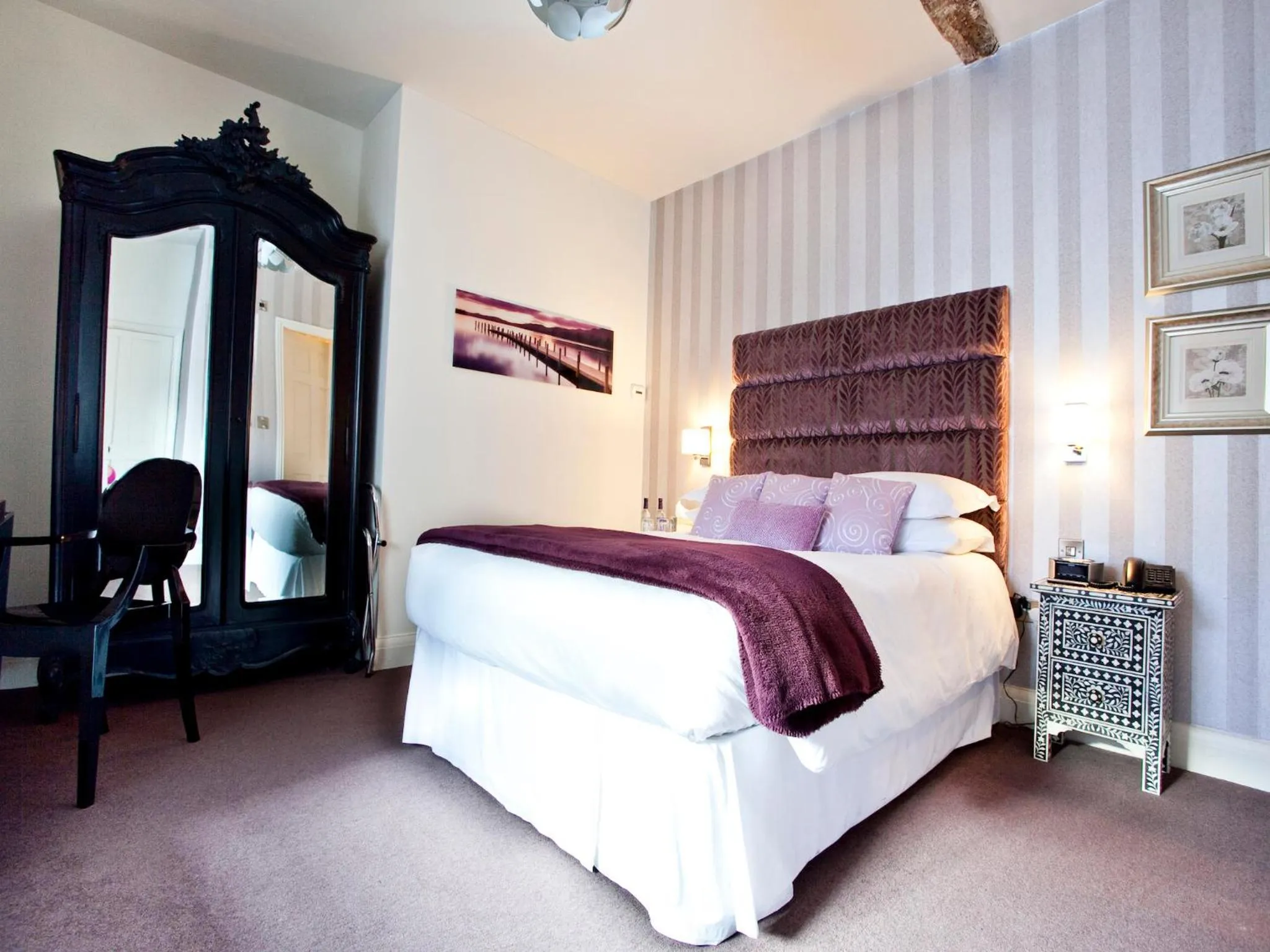 Bedroom, Bed in The Royal Hotel