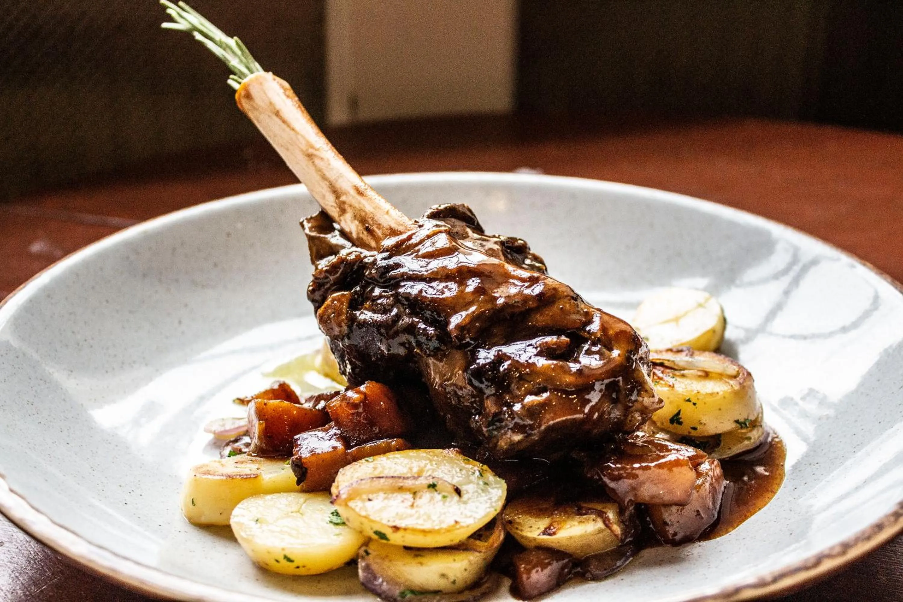 Restaurant/places to eat in The Royal Hotel