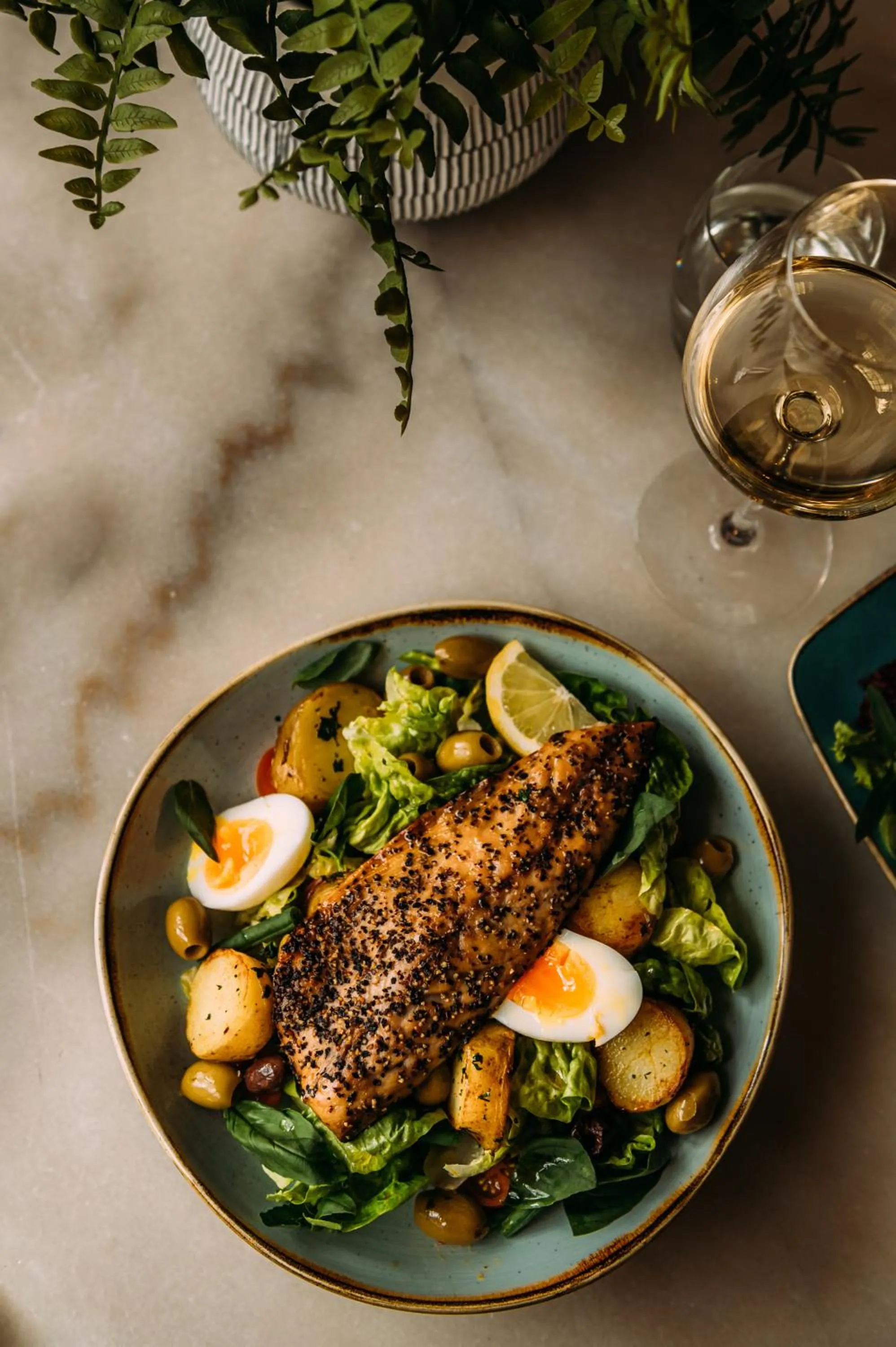 Restaurant/places to eat in The Royal Hotel