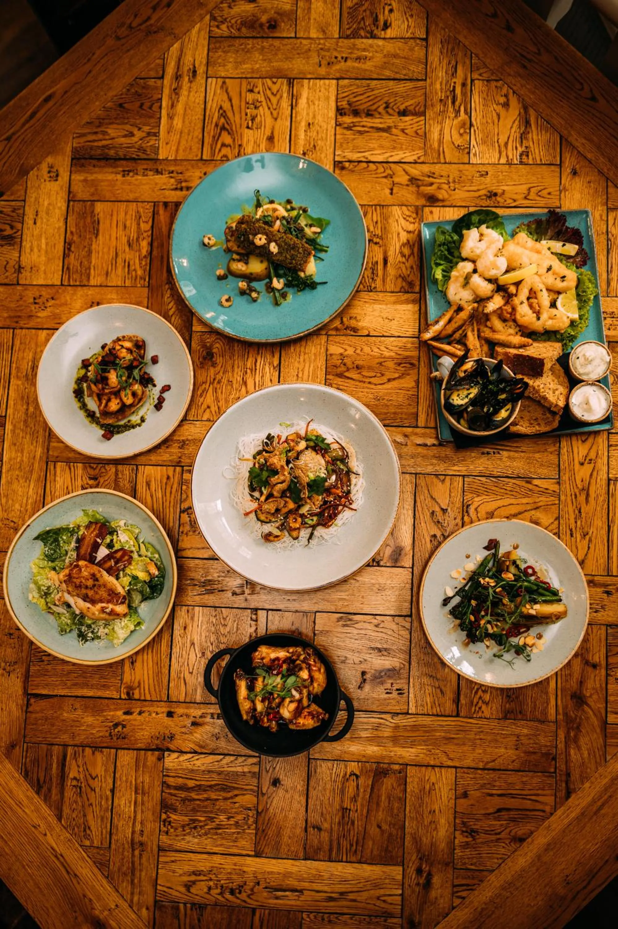 Restaurant/places to eat in The Royal Hotel