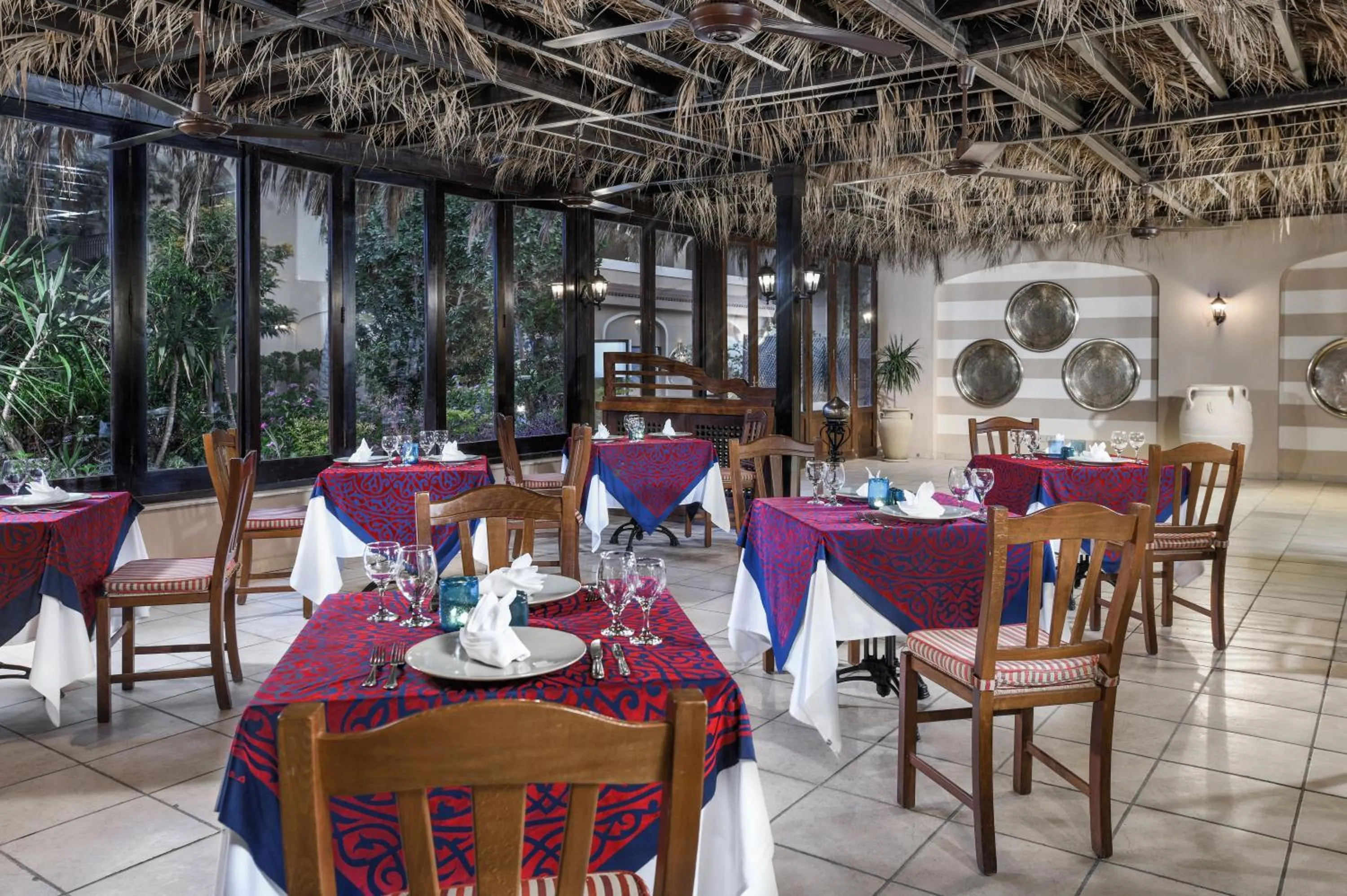 Restaurant/places to eat in JAZ Aquamarine