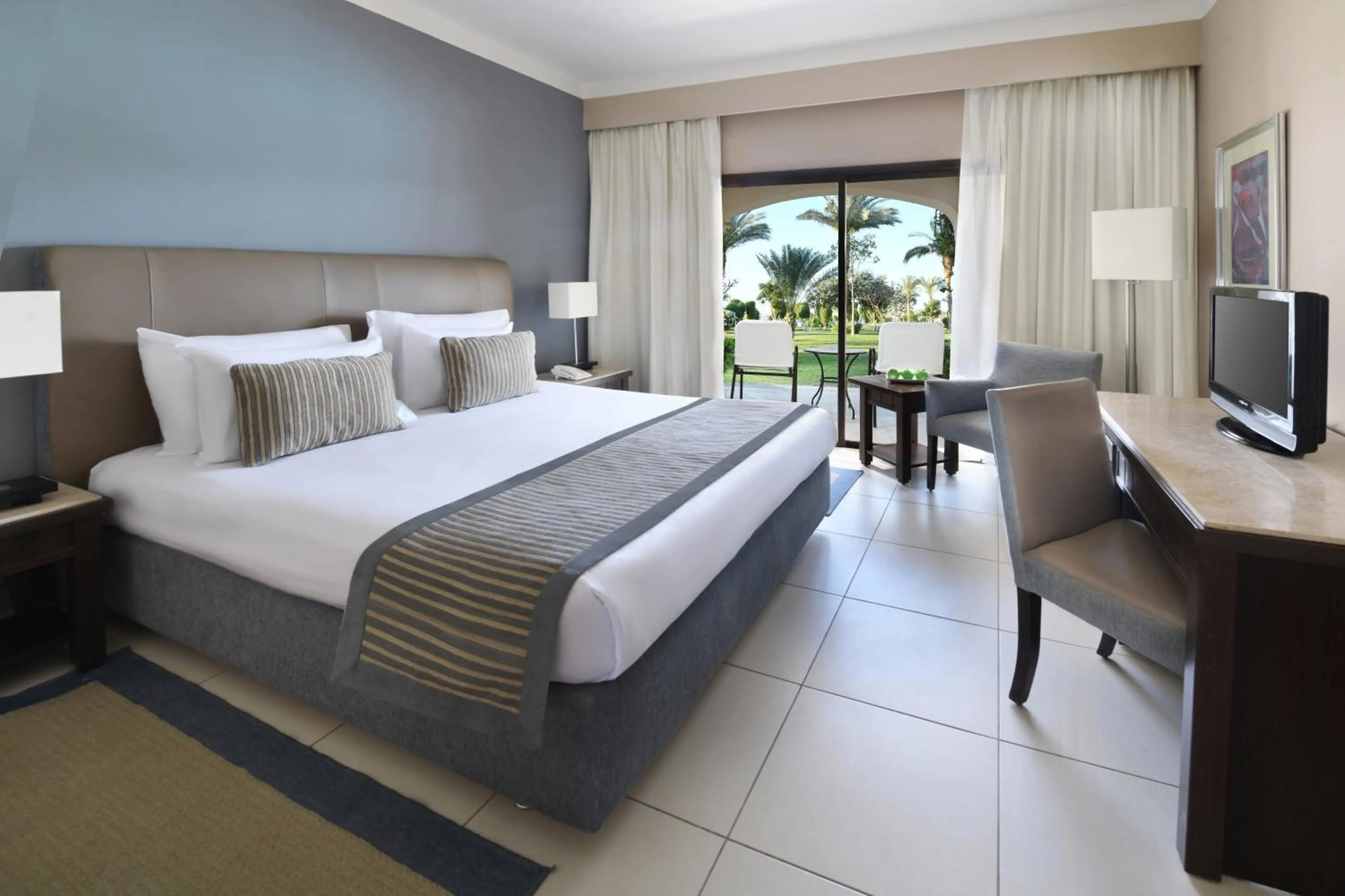 Bedroom, Bed in JAZ Aquamarine