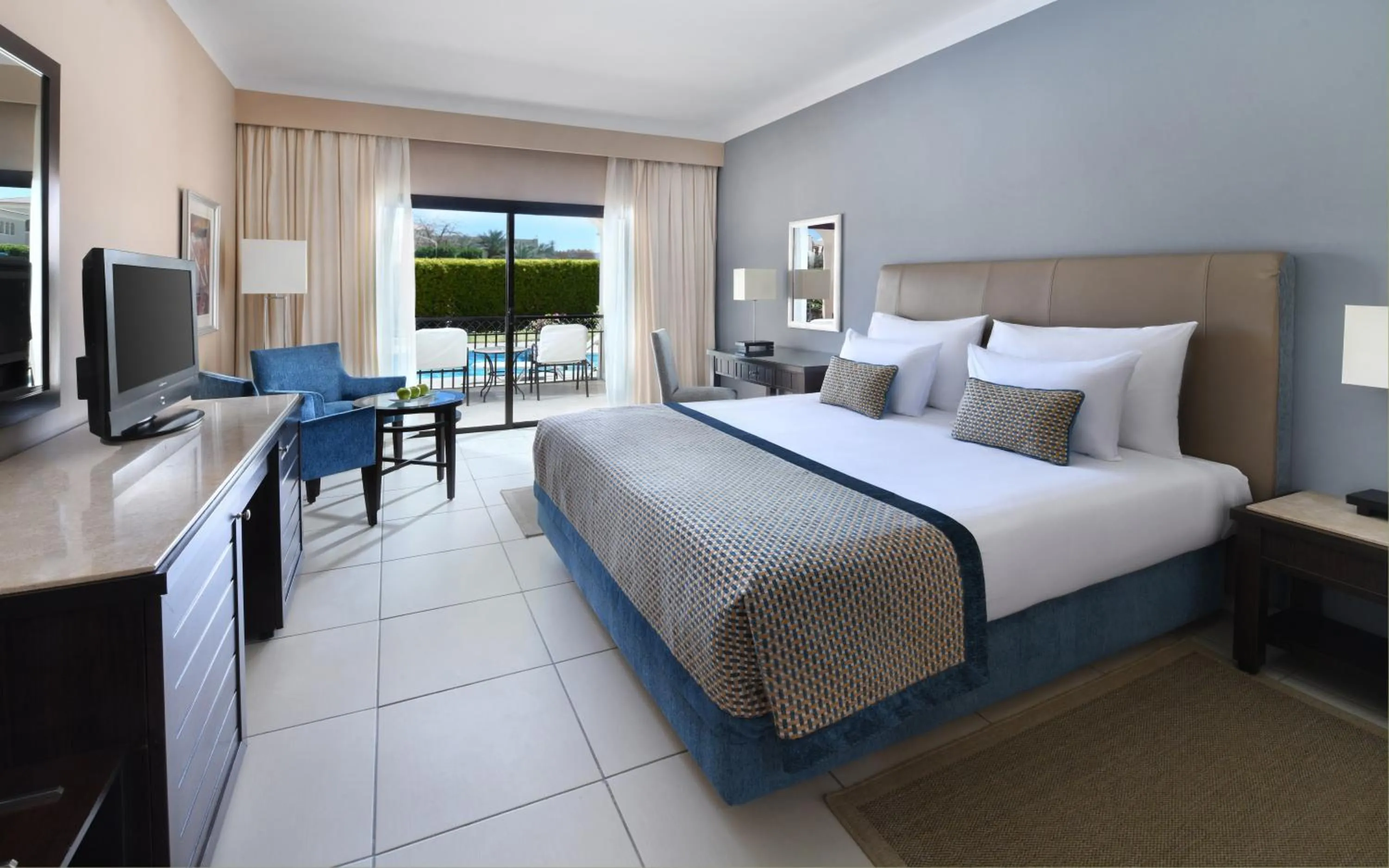 Bedroom, Bed in JAZ Aquamarine