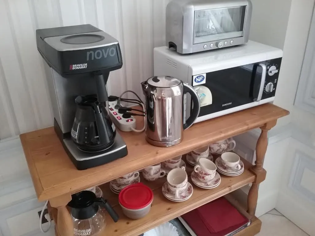 Communal kitchen in Château des marronniers