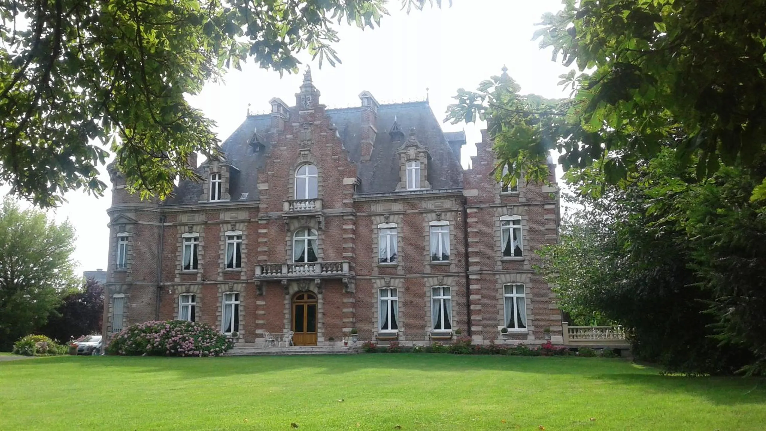 Property building in Château des marronniers