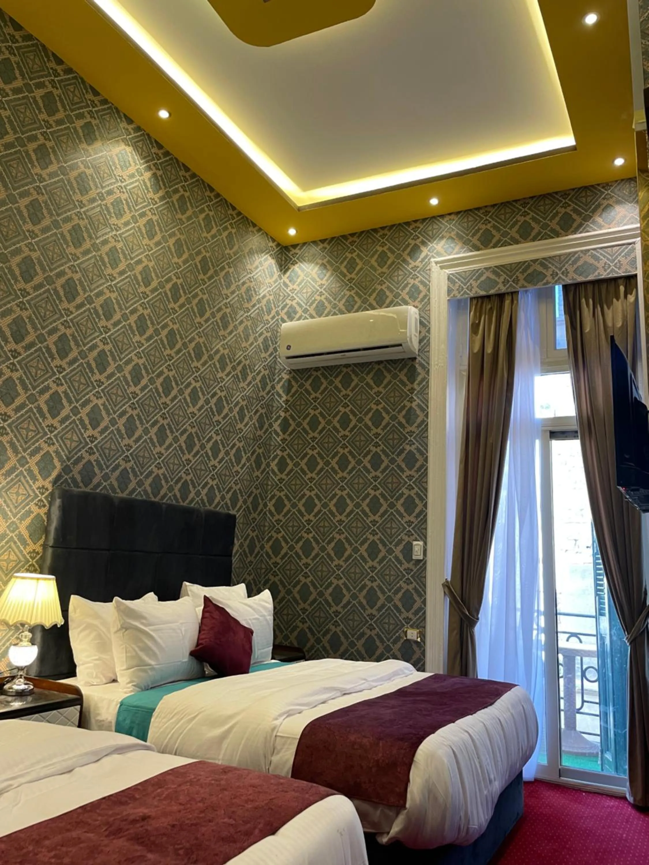 Photo of the whole room, Bed in Cairo Inn