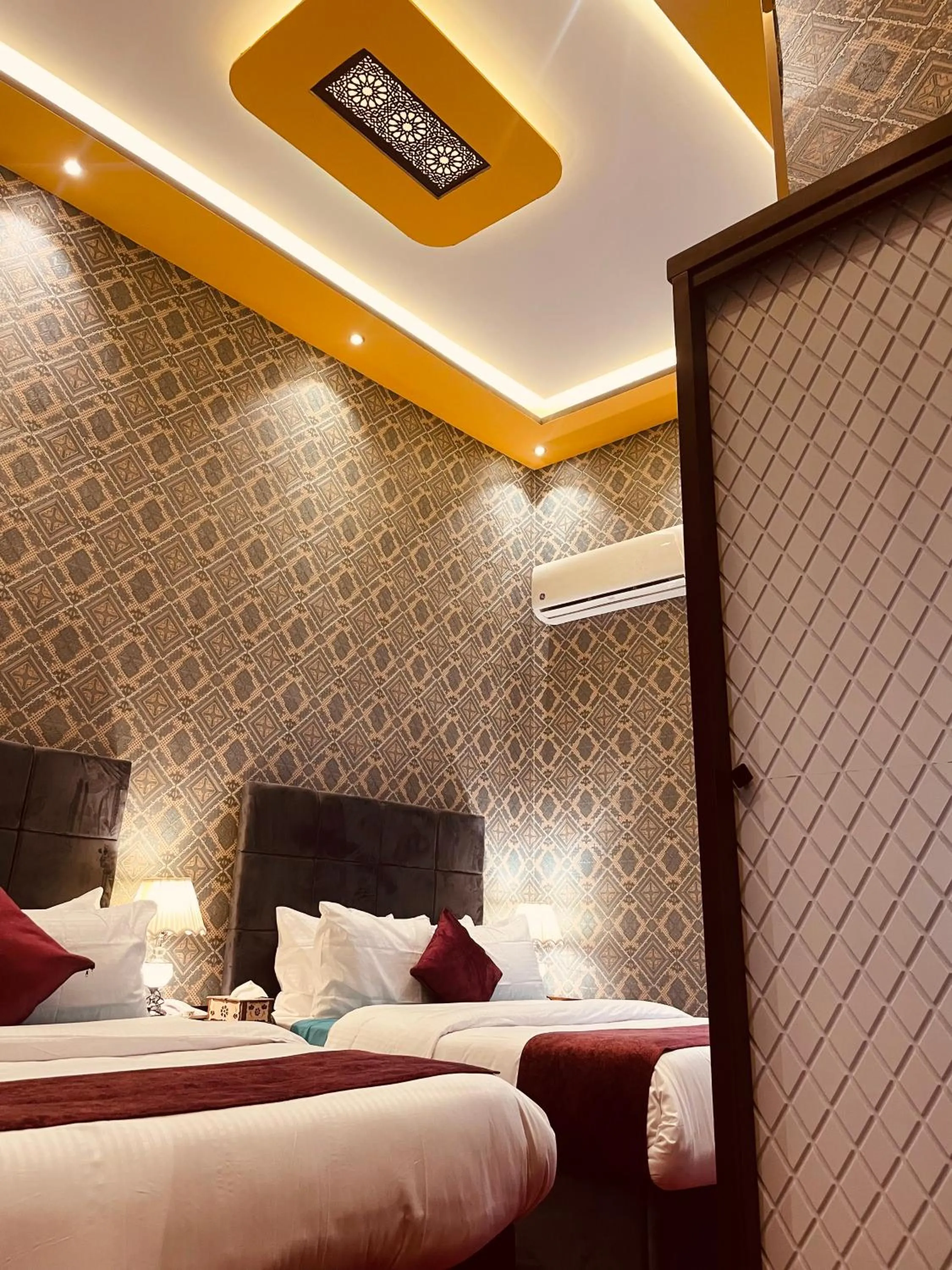 Photo of the whole room, Bed in Cairo Inn