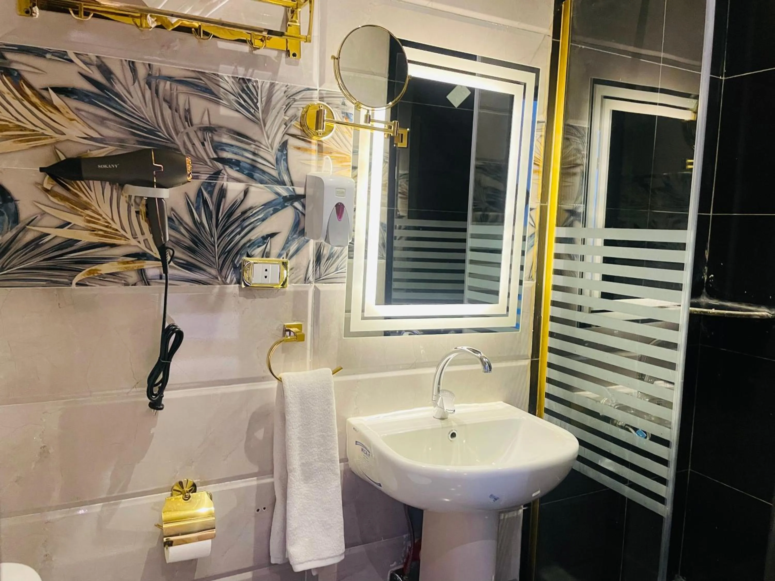 Bathroom in Cairo Inn