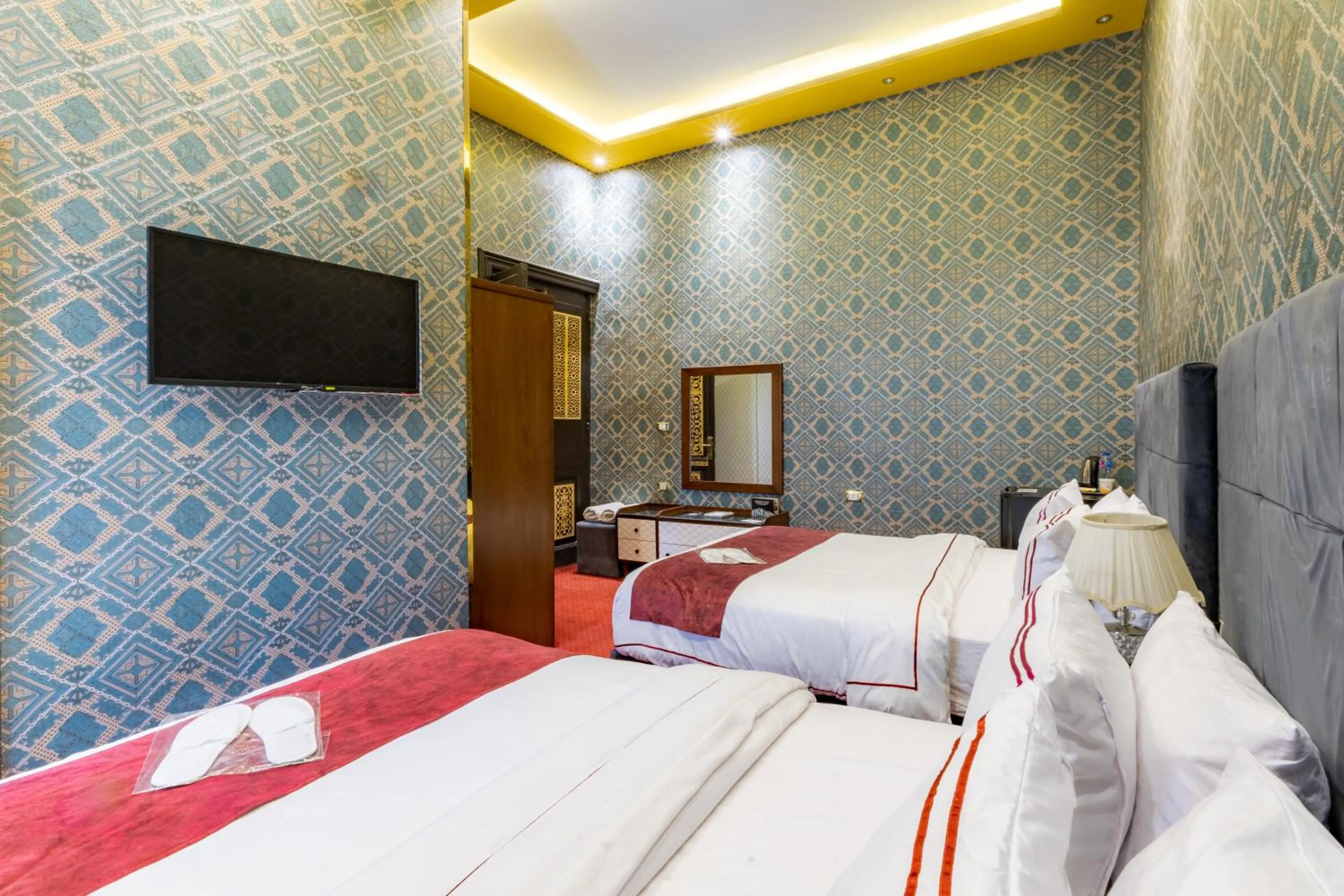 Photo of the whole room, Bed in Cairo Inn