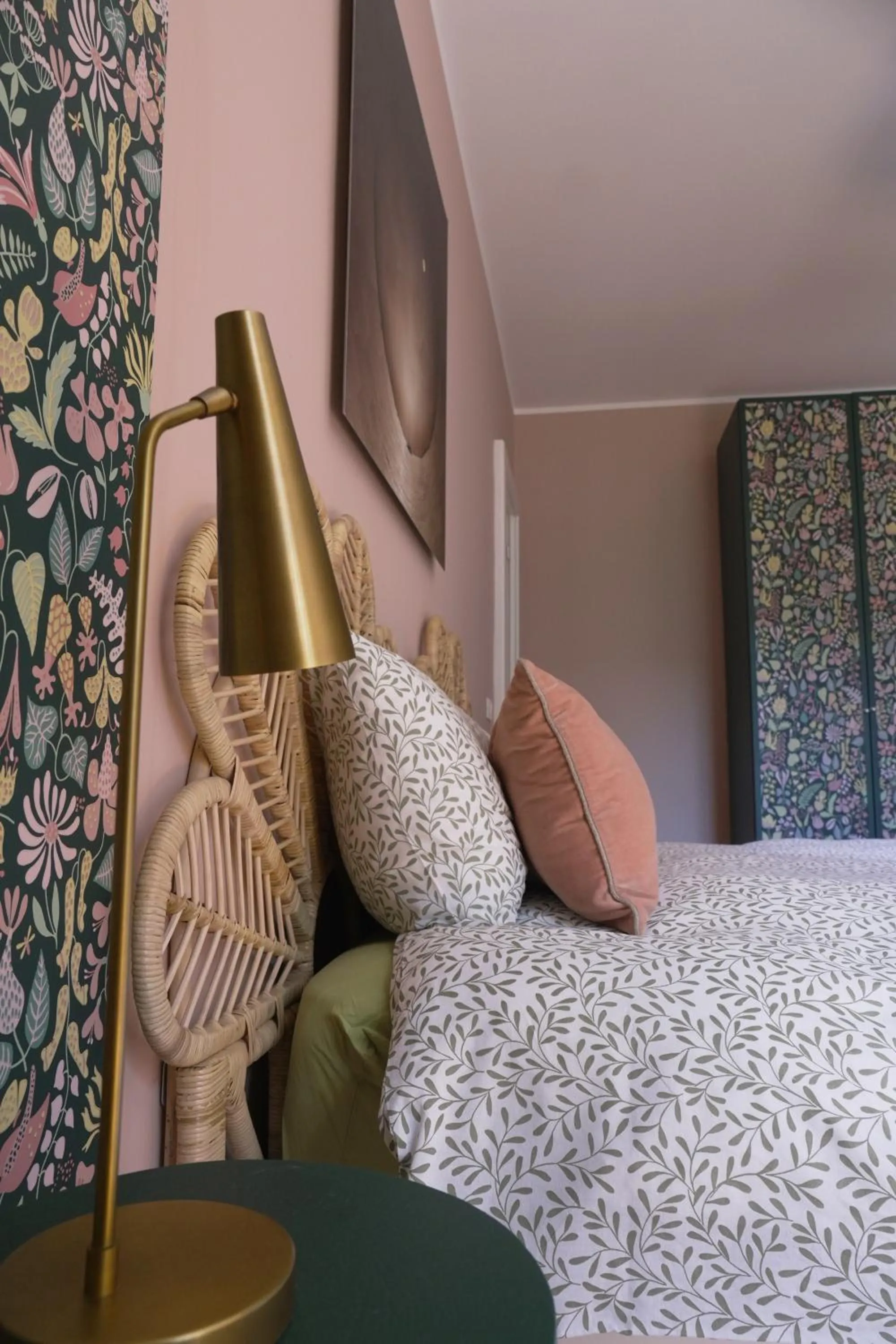 wardrobe, Bed in Porta Garibaldi