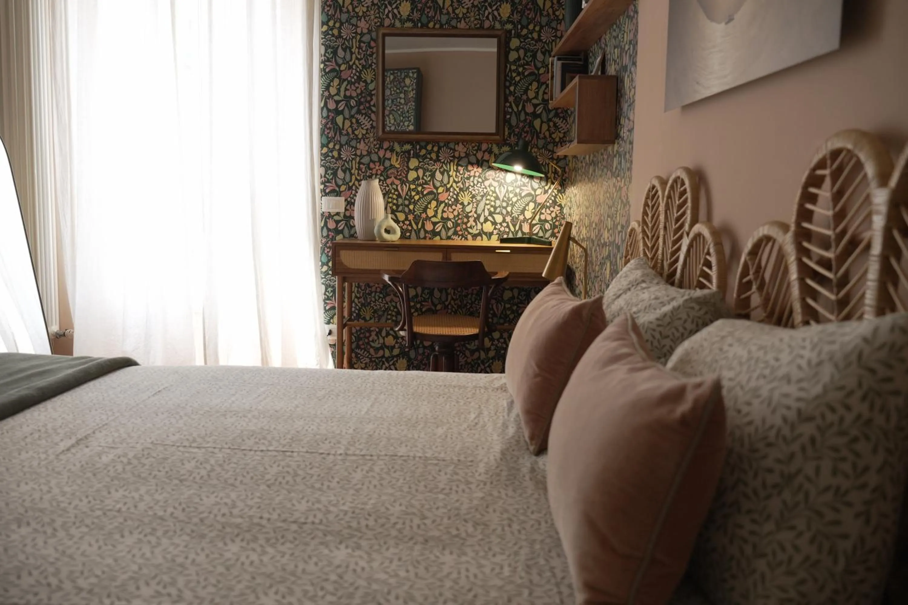 Seating area, Bed in Porta Garibaldi