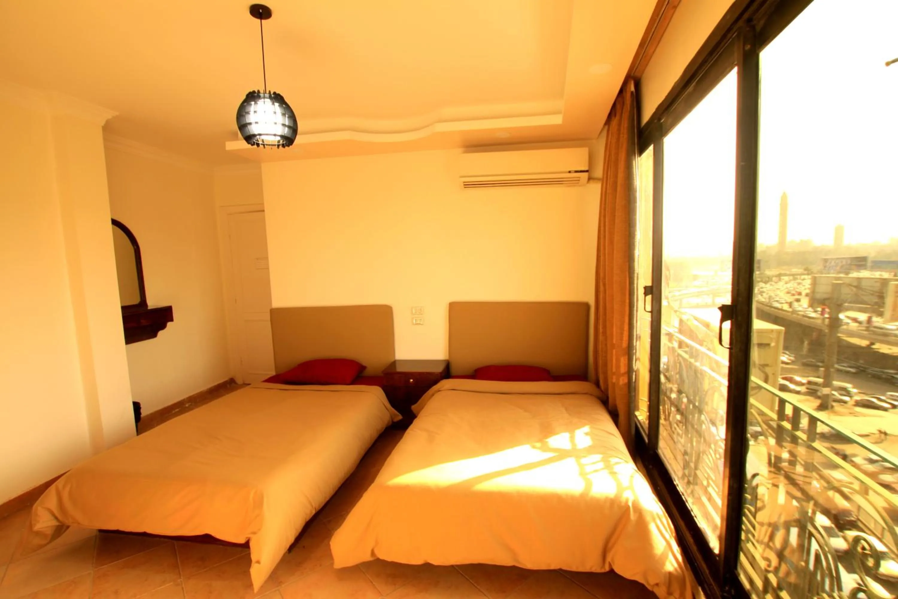 Staff, Bed in Arabesque Hotel