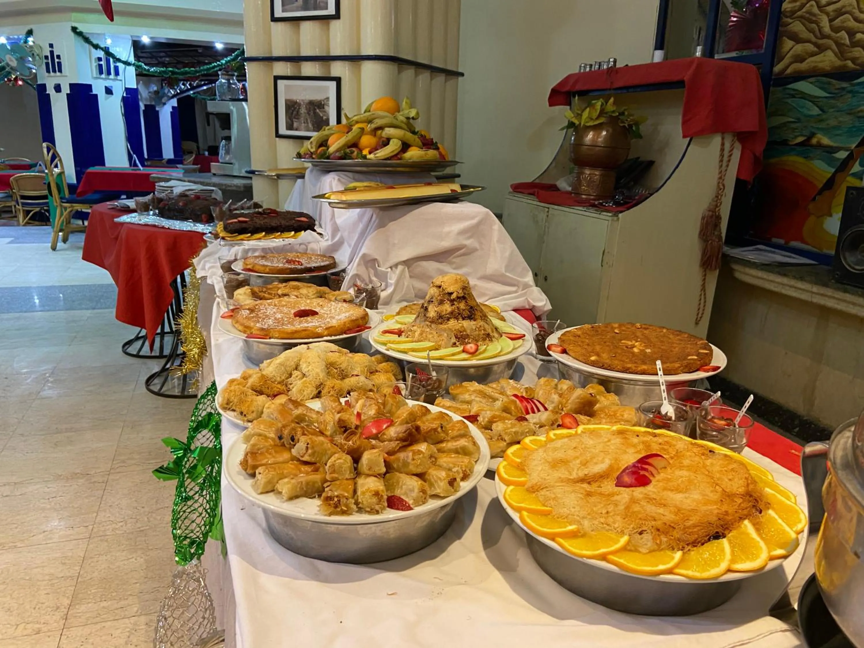 Food in Gaddis Hotel, Suites and Apartments