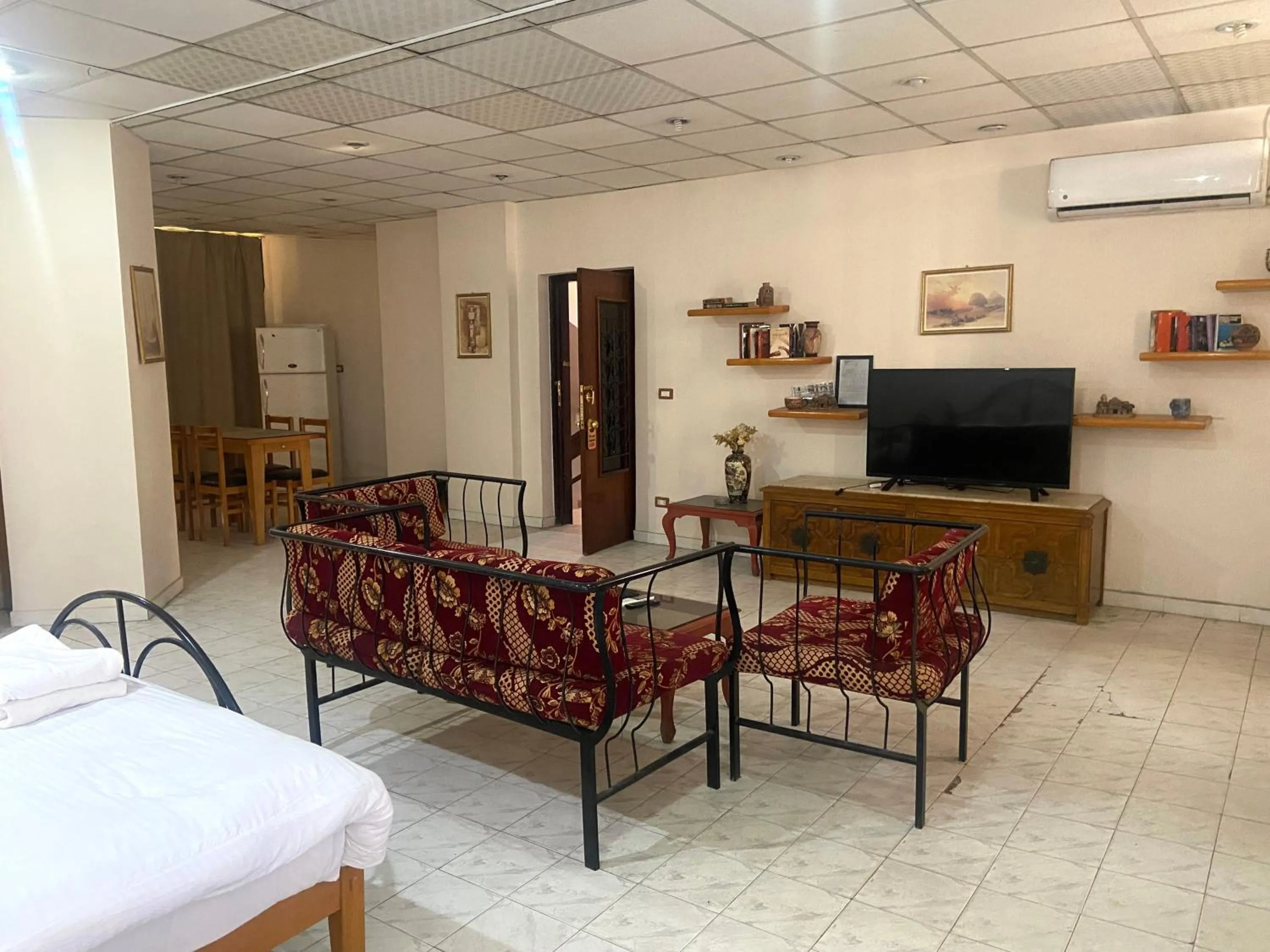 Seating area in Gaddis Hotel, Suites and Apartments