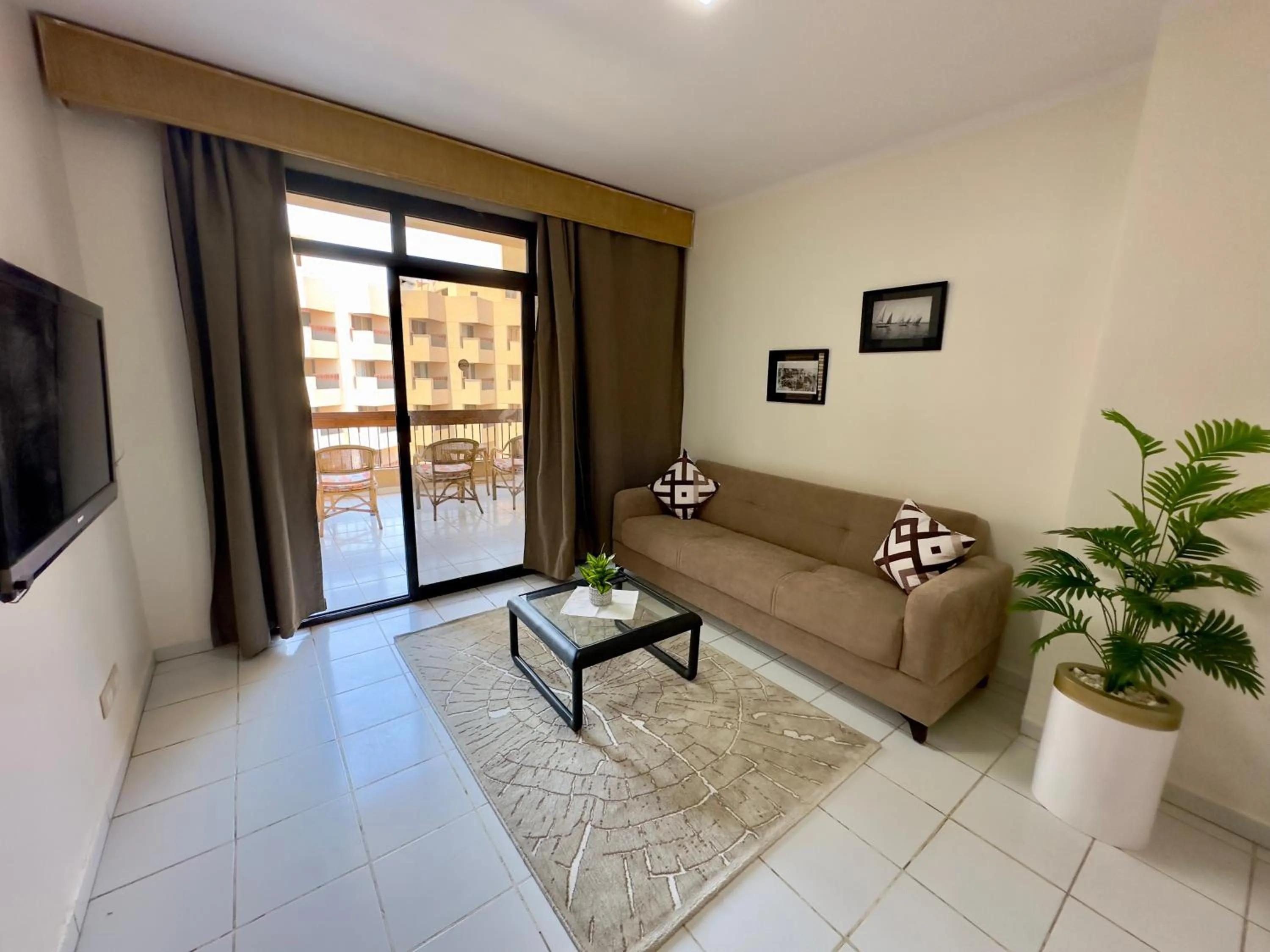 Seating area in Gaddis Hotel, Suites and Apartments