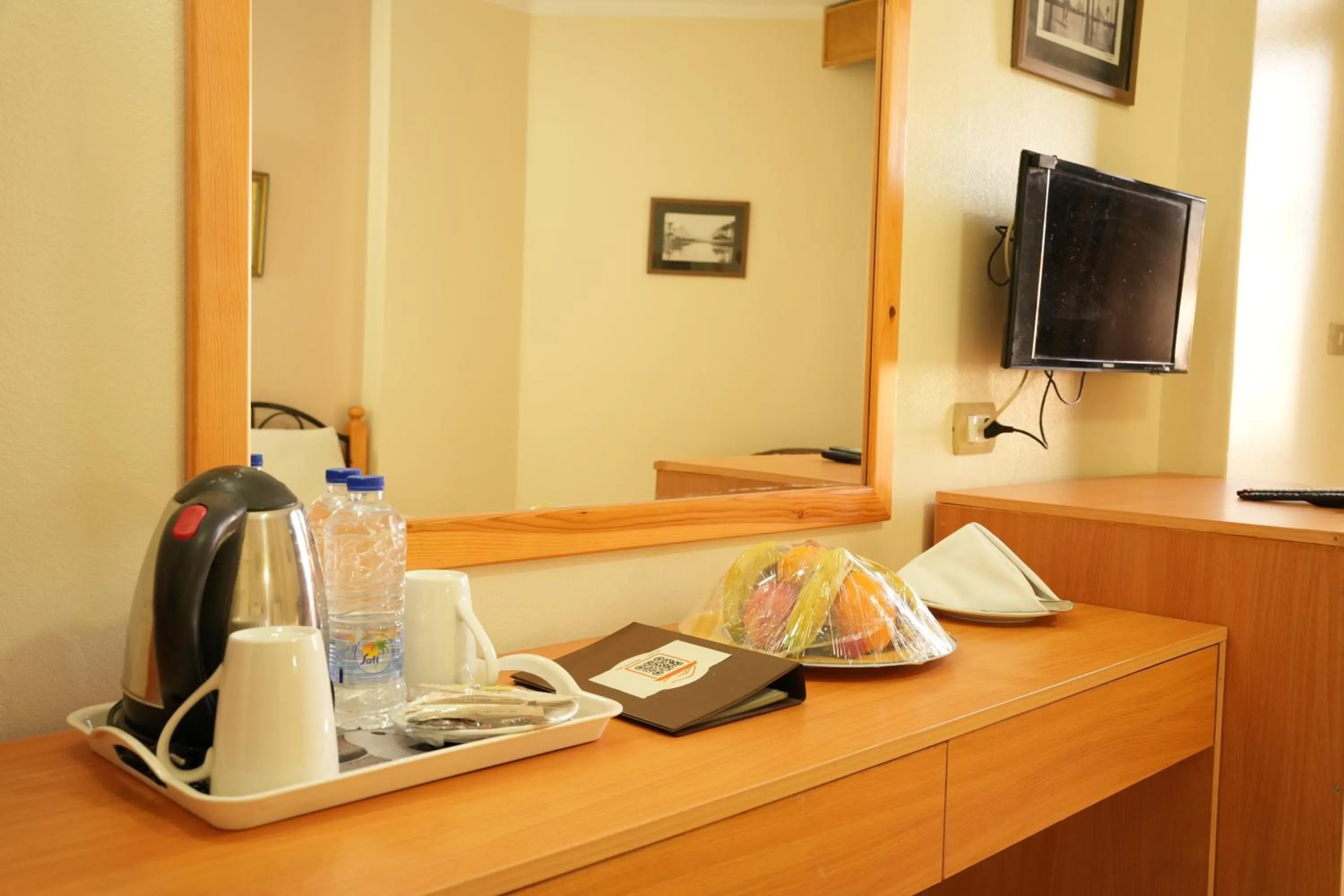 Coffee/tea facilities in Gaddis Hotel, Suites and Apartments