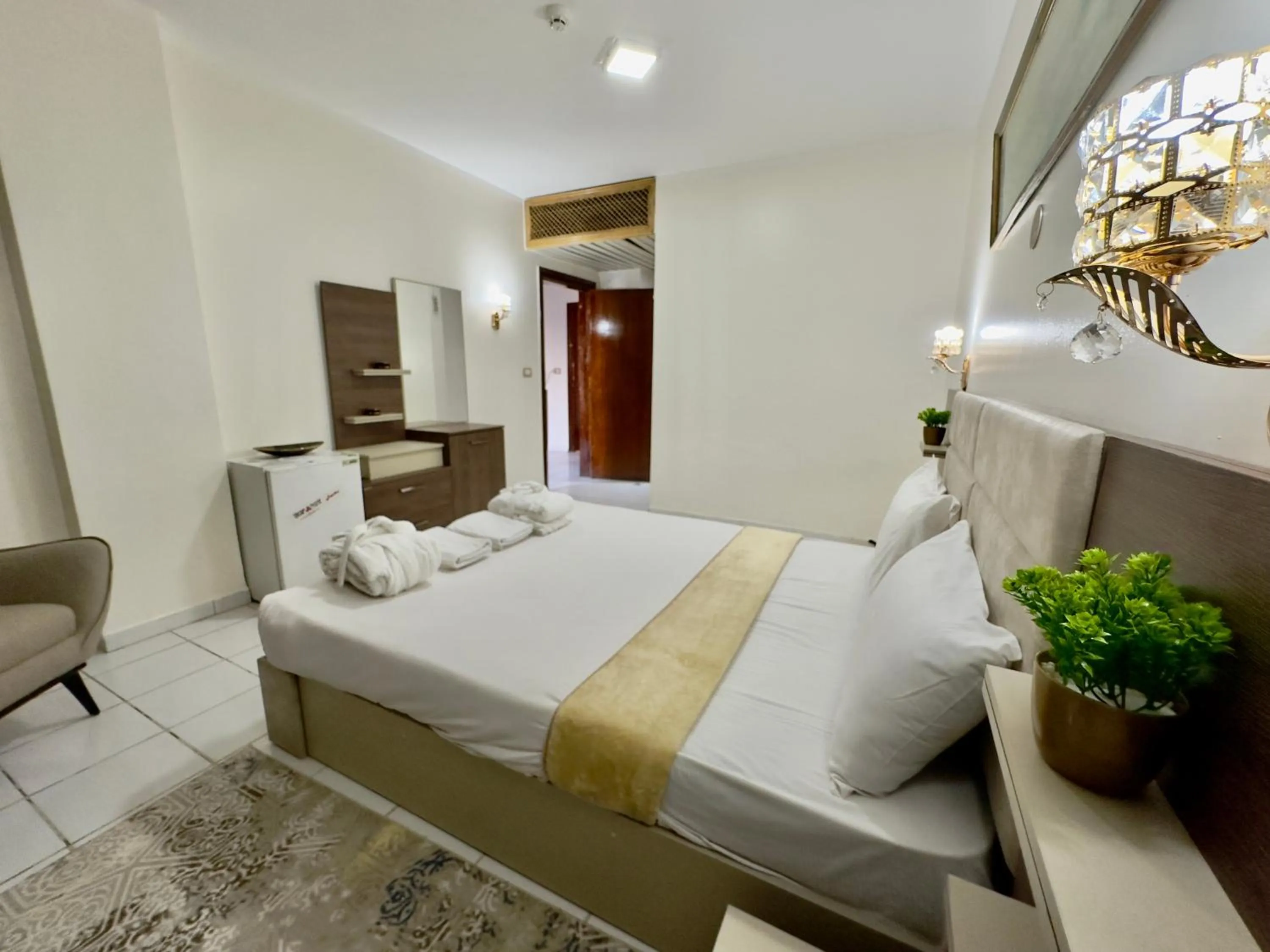 Bed in Gaddis Hotel, Suites and Apartments