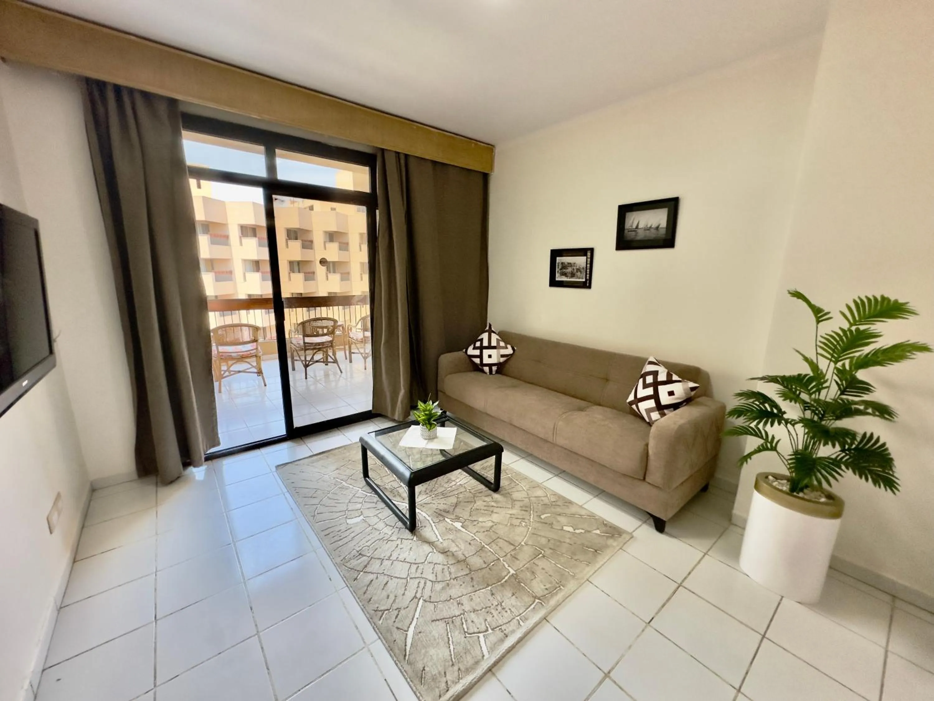 Seating area in Gaddis Hotel, Suites and Apartments