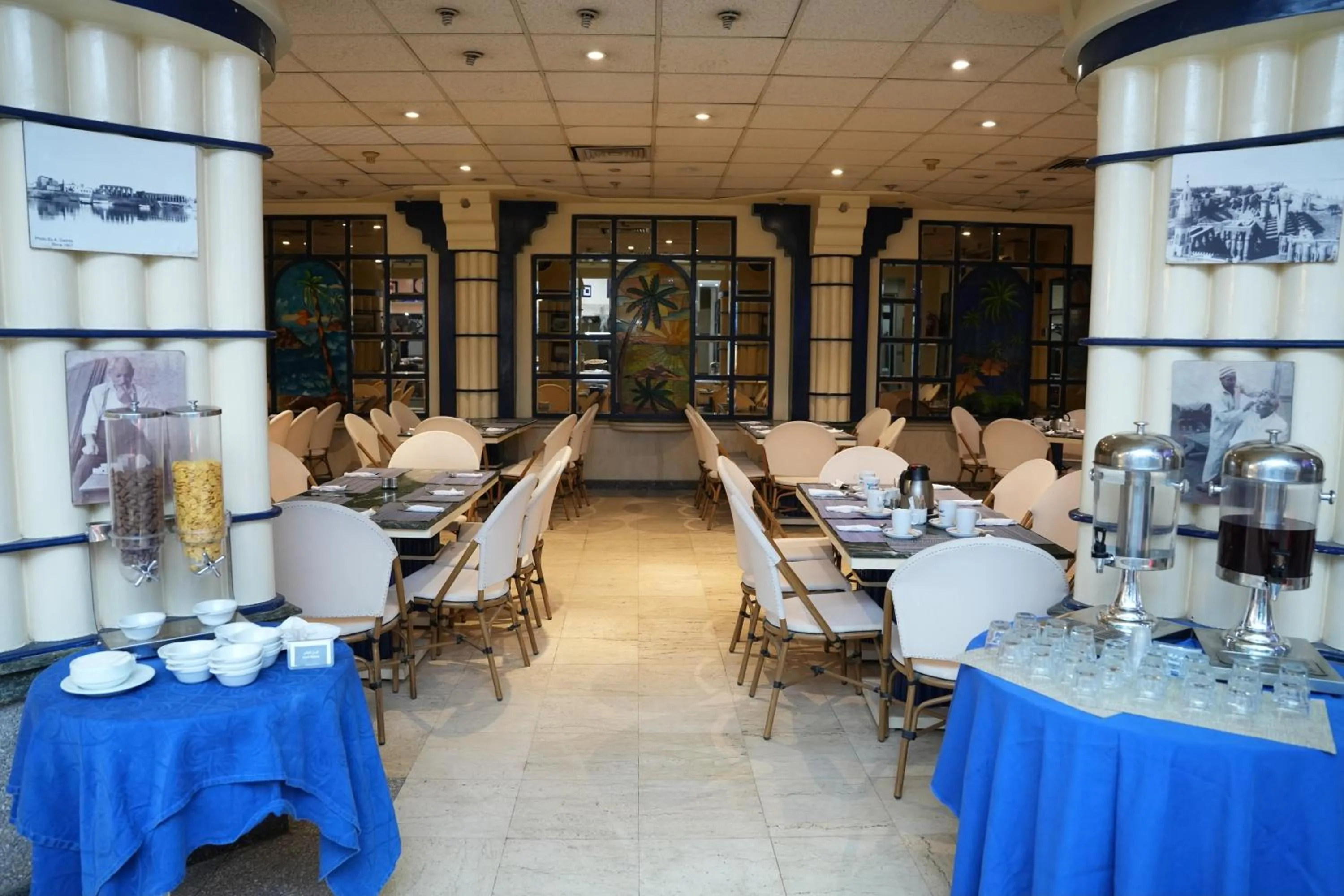 Restaurant/places to eat in Gaddis Hotel, Suites and Apartments