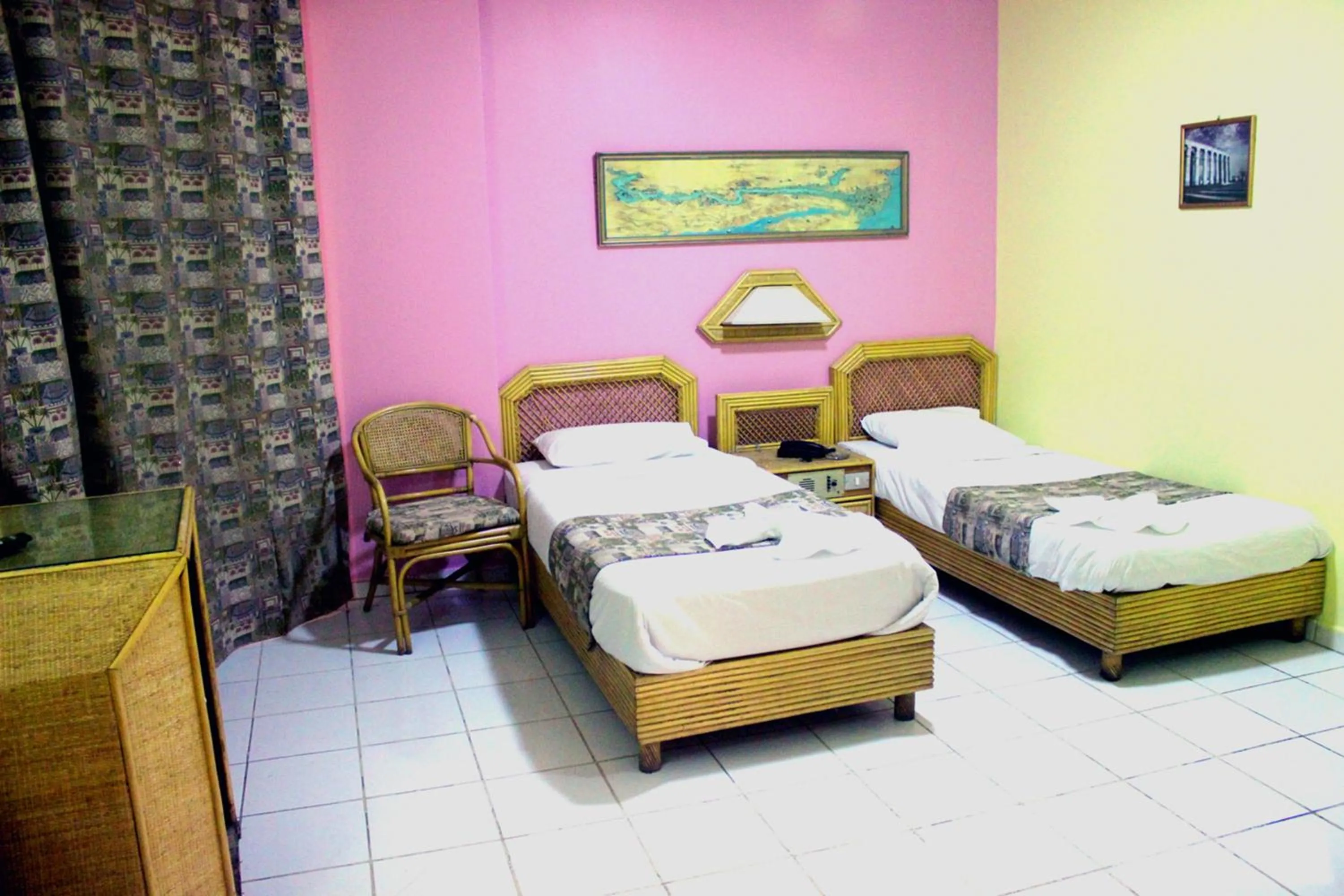 Bed in Gaddis Hotel, Suites and Apartments