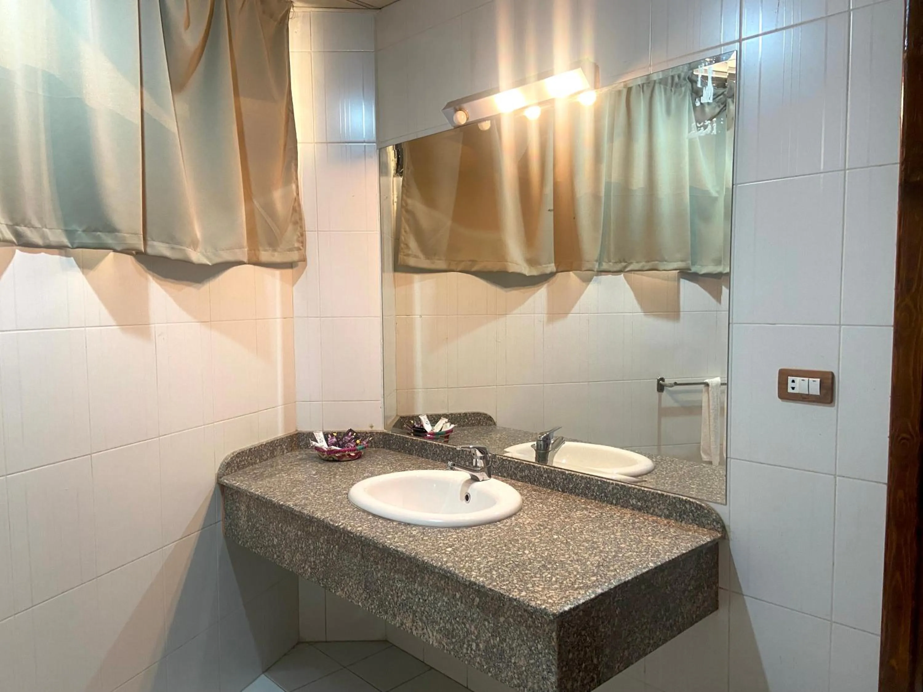 Bathroom in Gaddis Hotel, Suites and Apartments