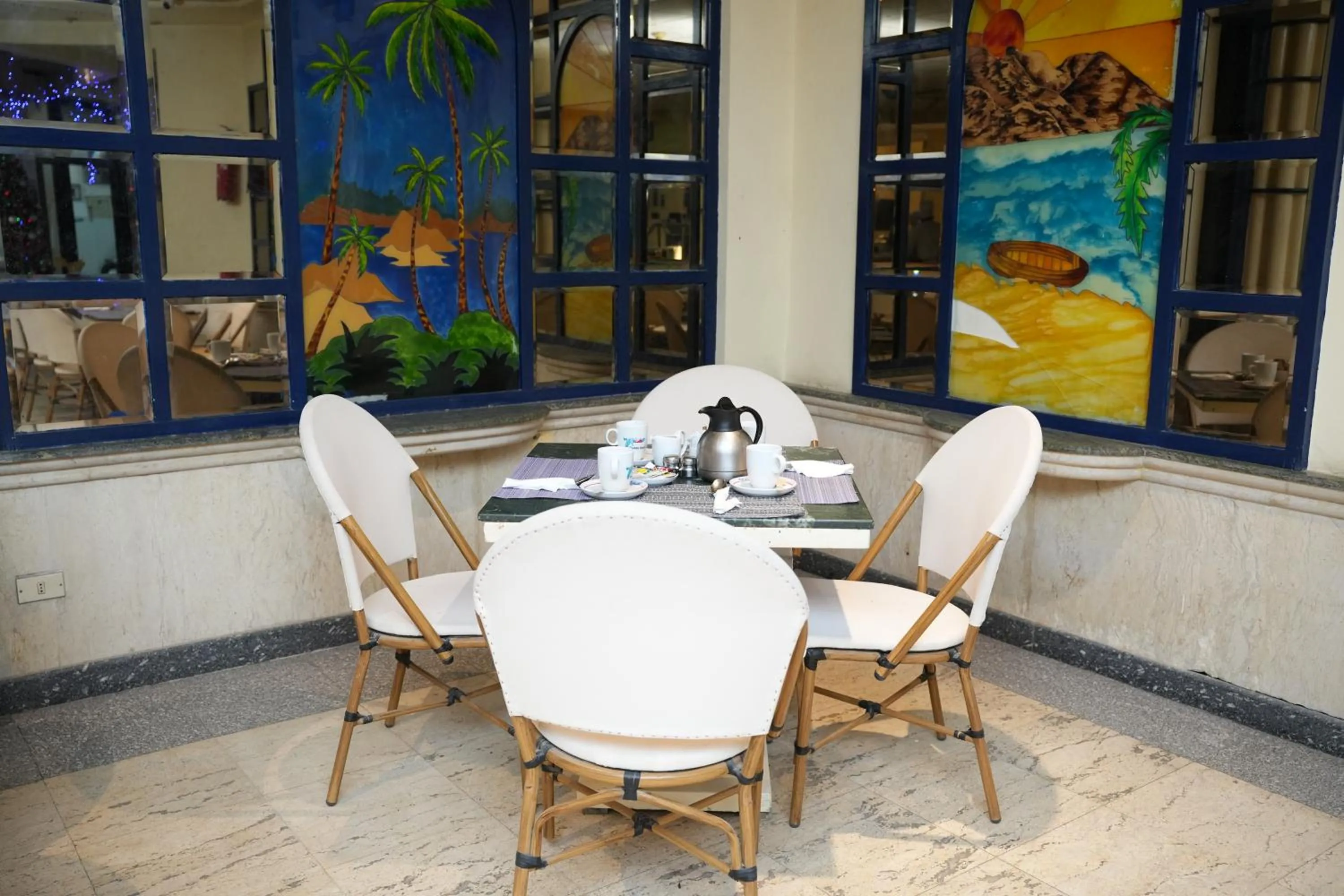 Restaurant/places to eat in Gaddis Hotel, Suites and Apartments