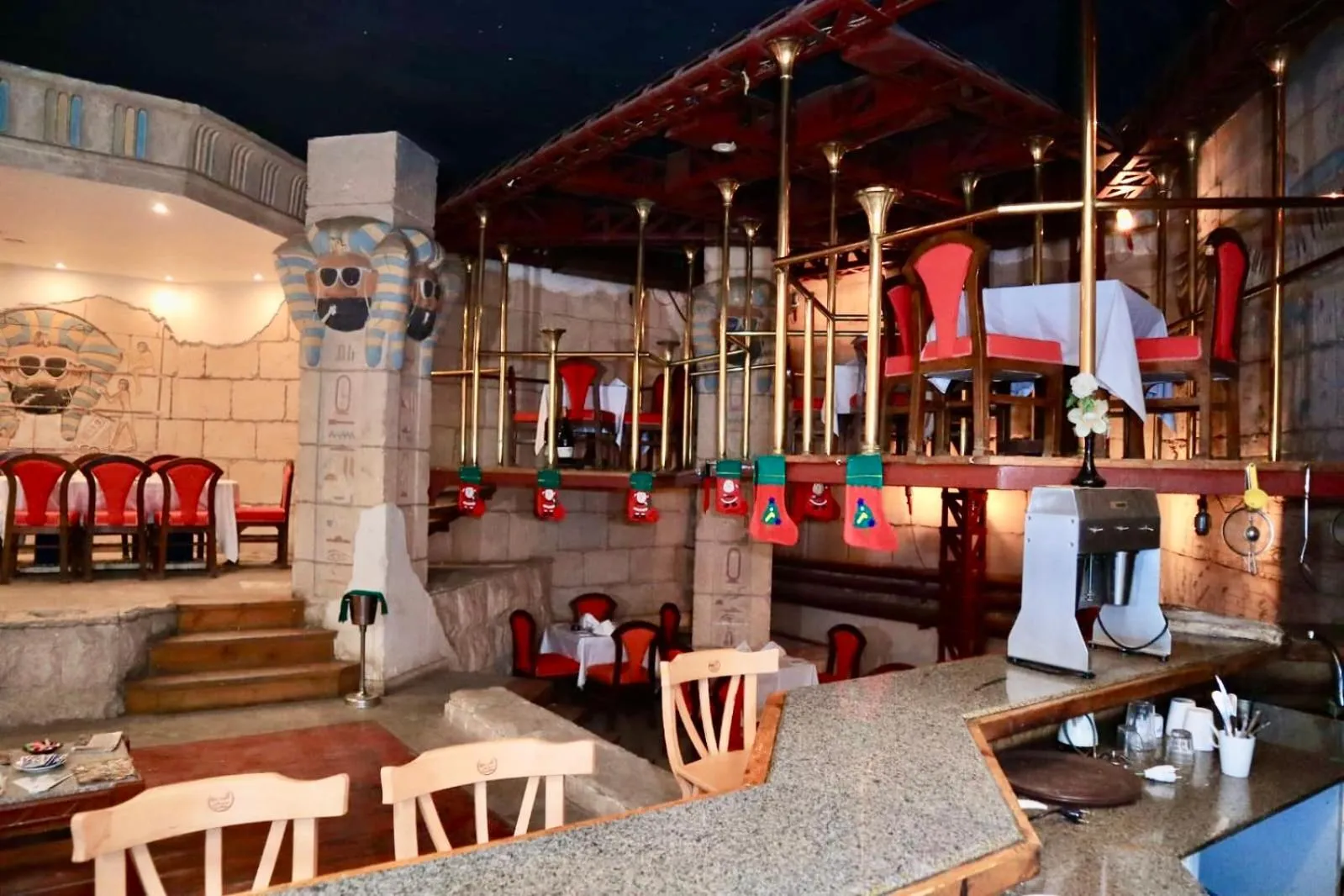 Restaurant/places to eat in Gaddis Hotel, Suites and Apartments