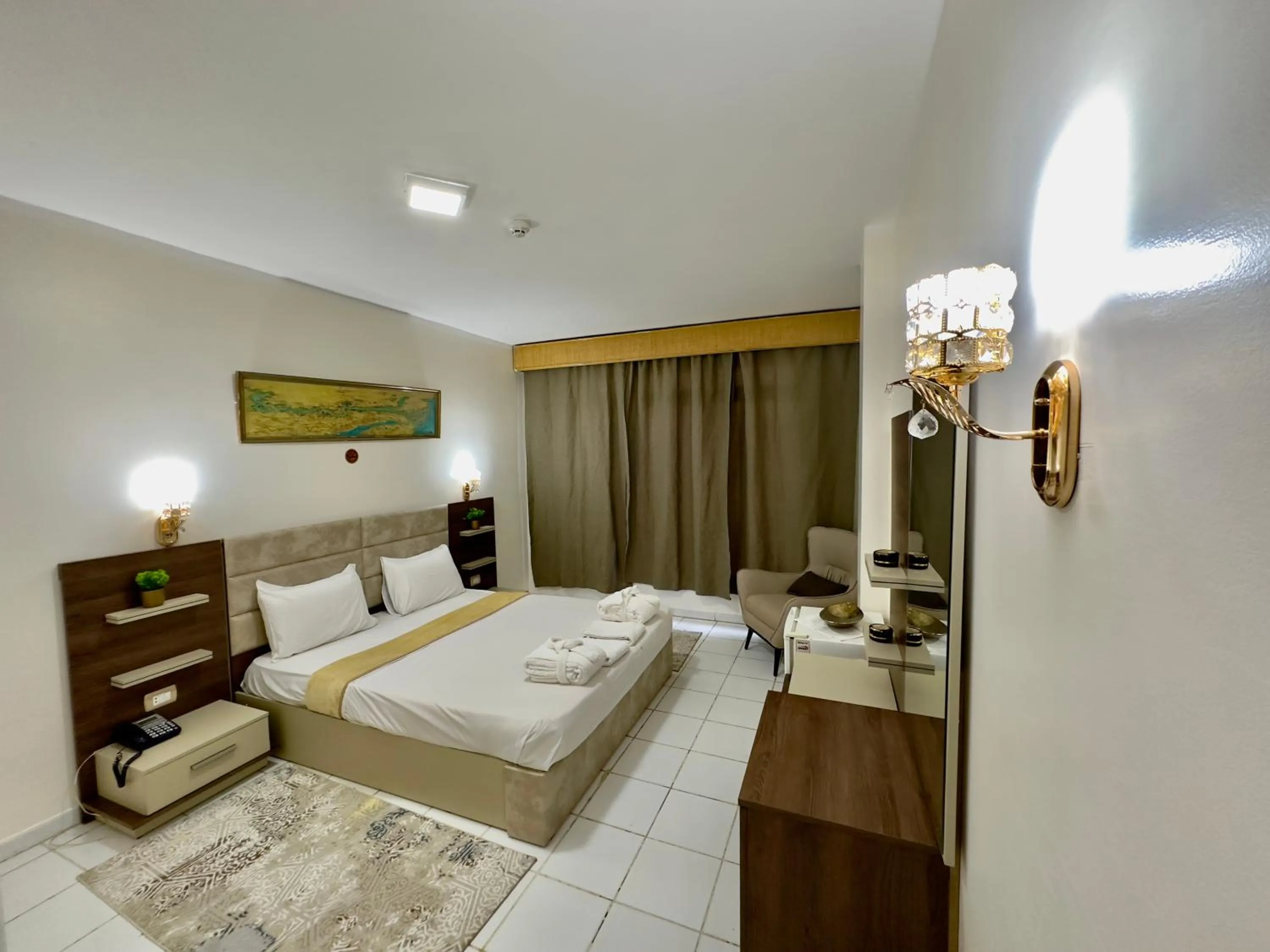Bed in Gaddis Hotel, Suites and Apartments