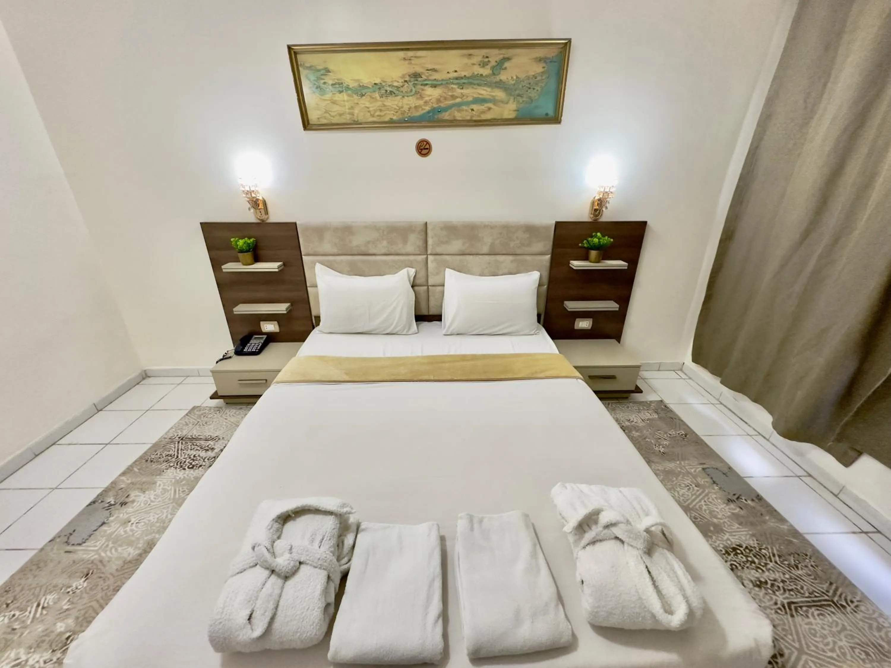 Bed in Gaddis Hotel, Suites and Apartments