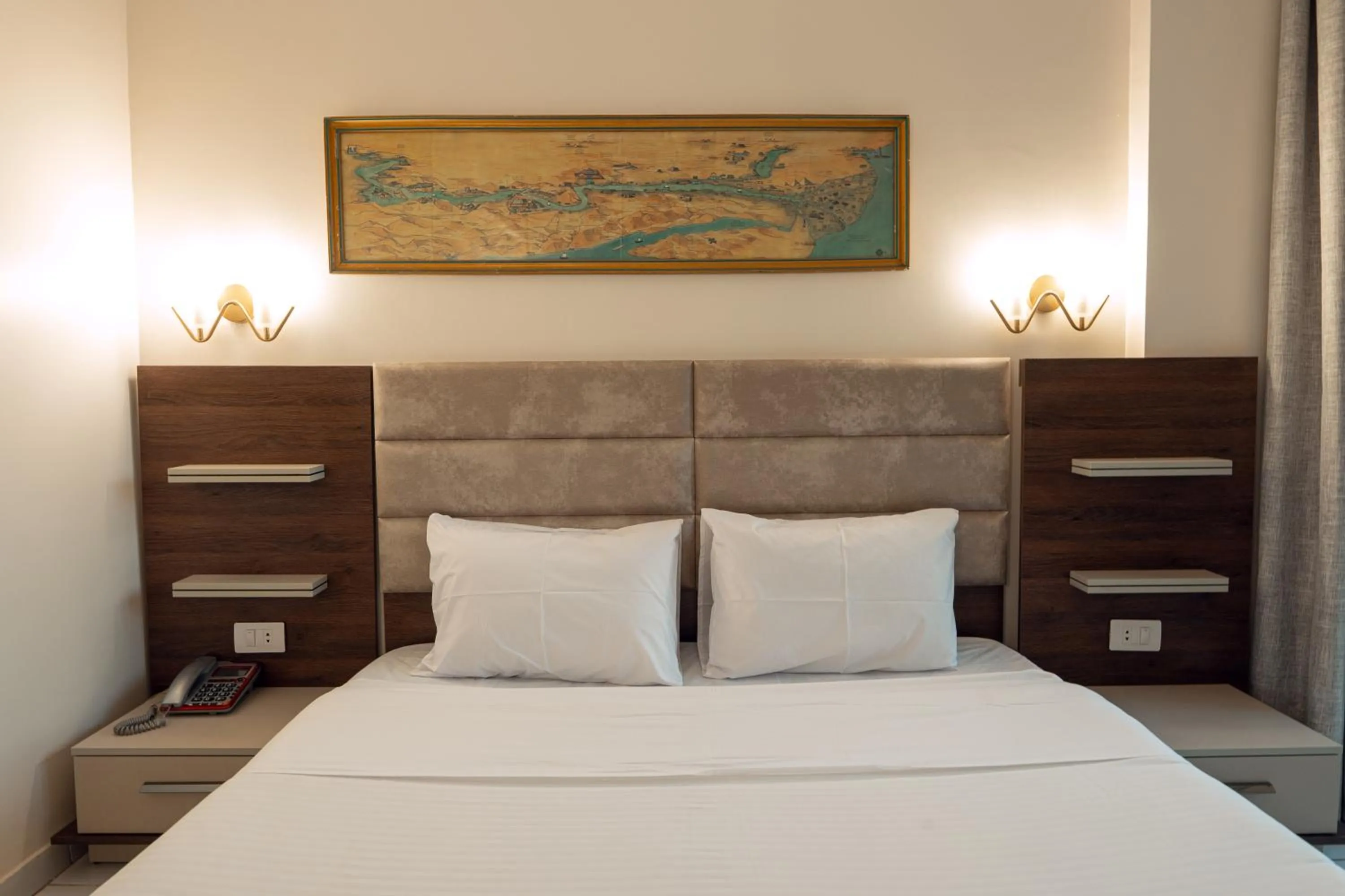 Bed in Gaddis Hotel, Suites and Apartments