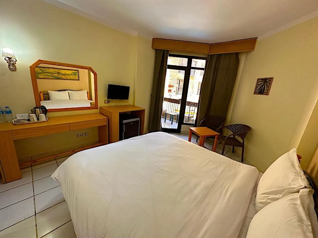 Bed in Gaddis Hotel, Suites and Apartments