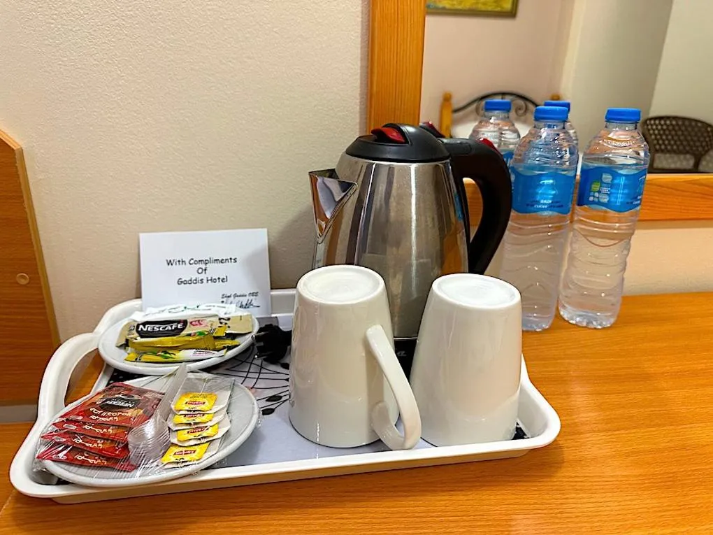 Coffee/tea facilities in Gaddis Hotel, Suites and Apartments