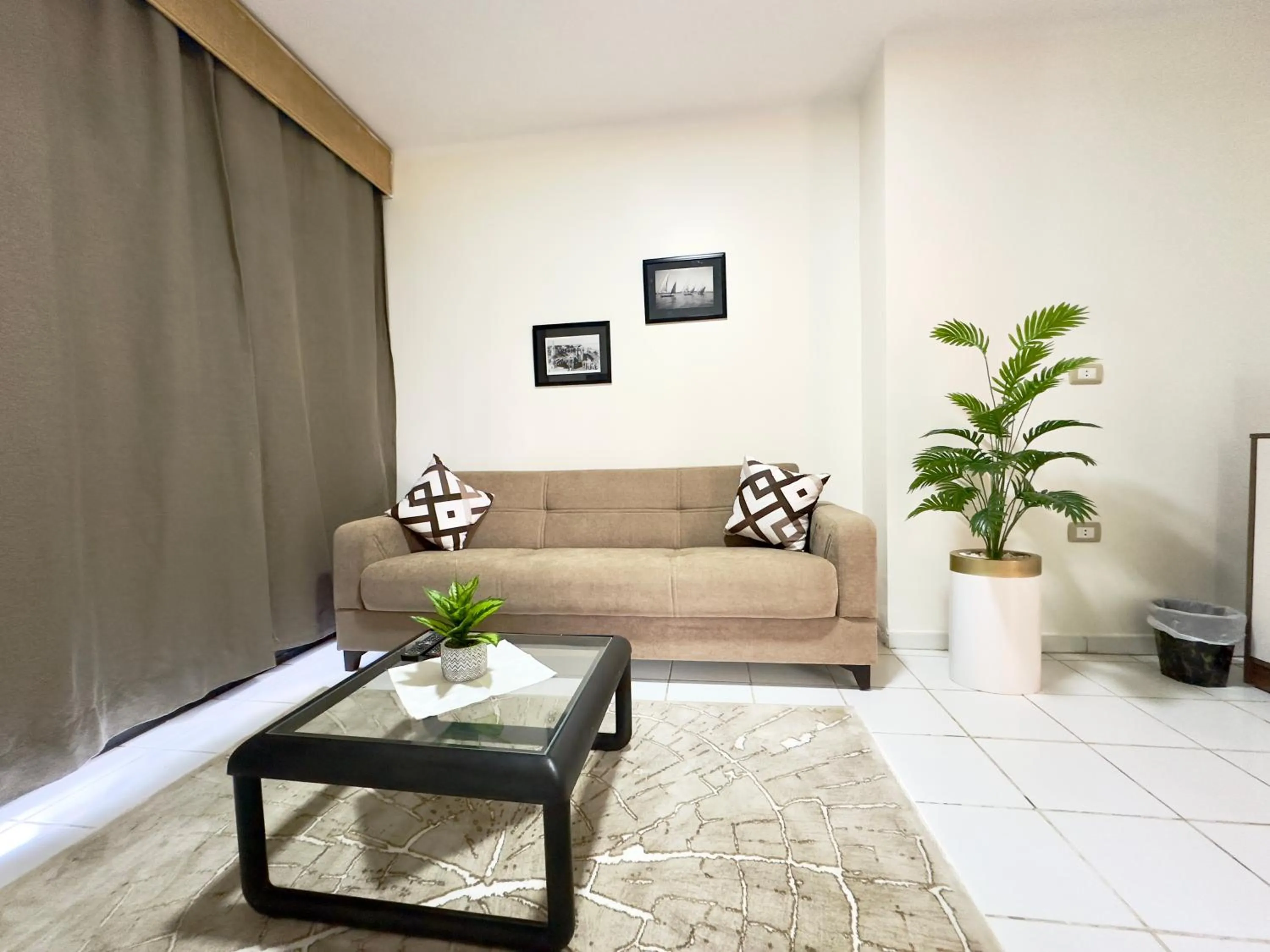 Seating area in Gaddis Hotel, Suites and Apartments