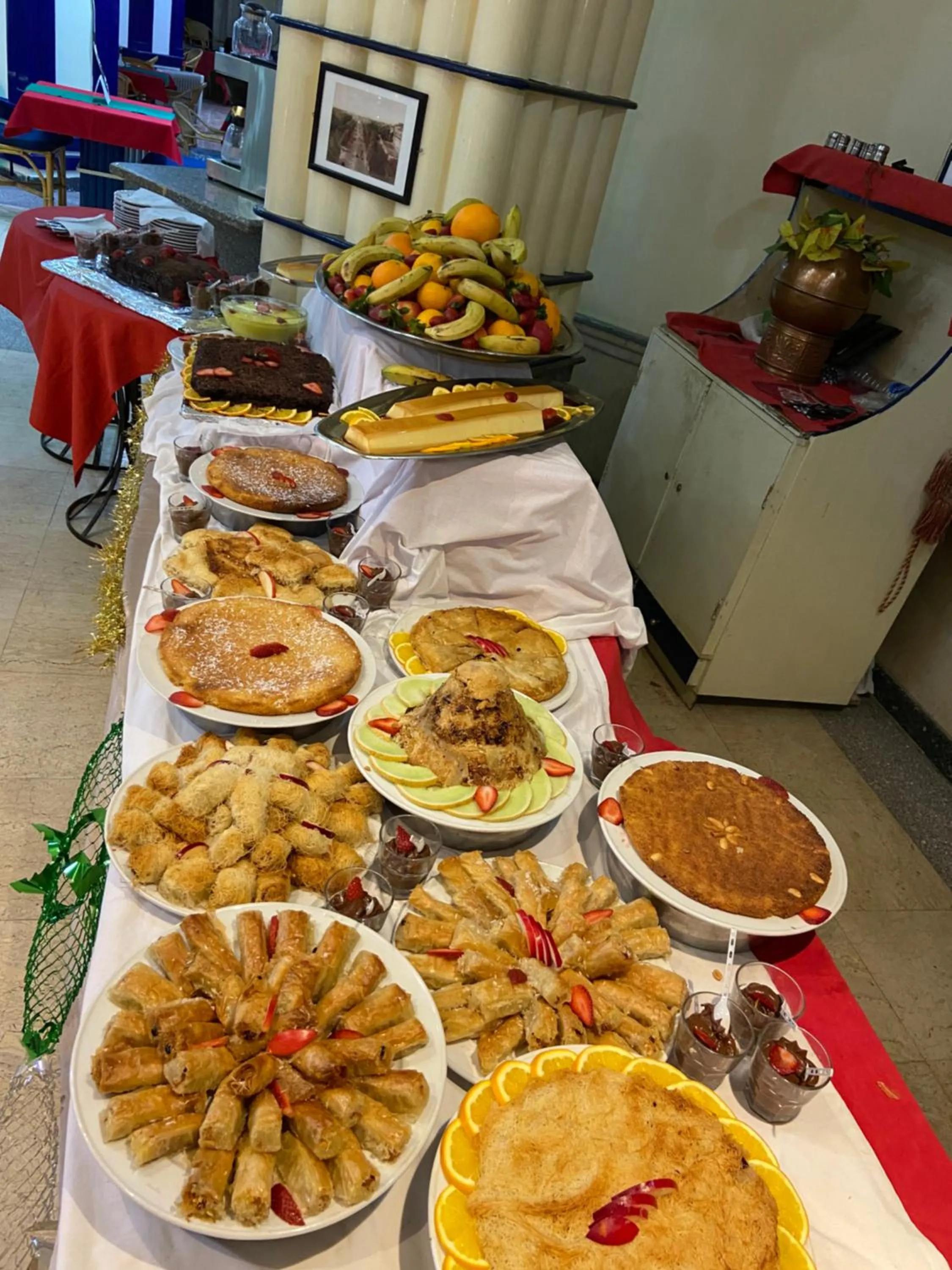 Food in Gaddis Hotel, Suites and Apartments